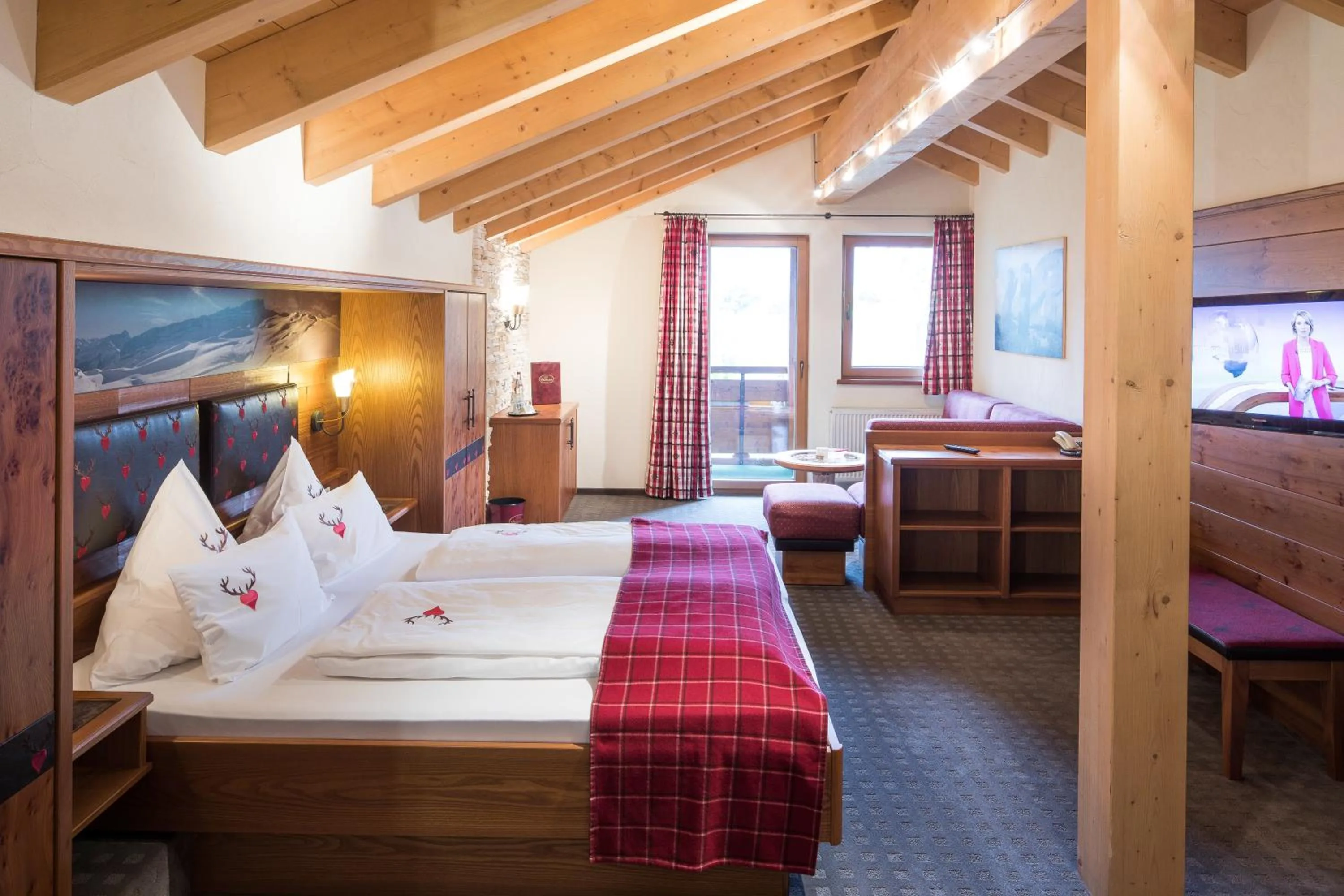 Shower, Bed in Hotel Leitner