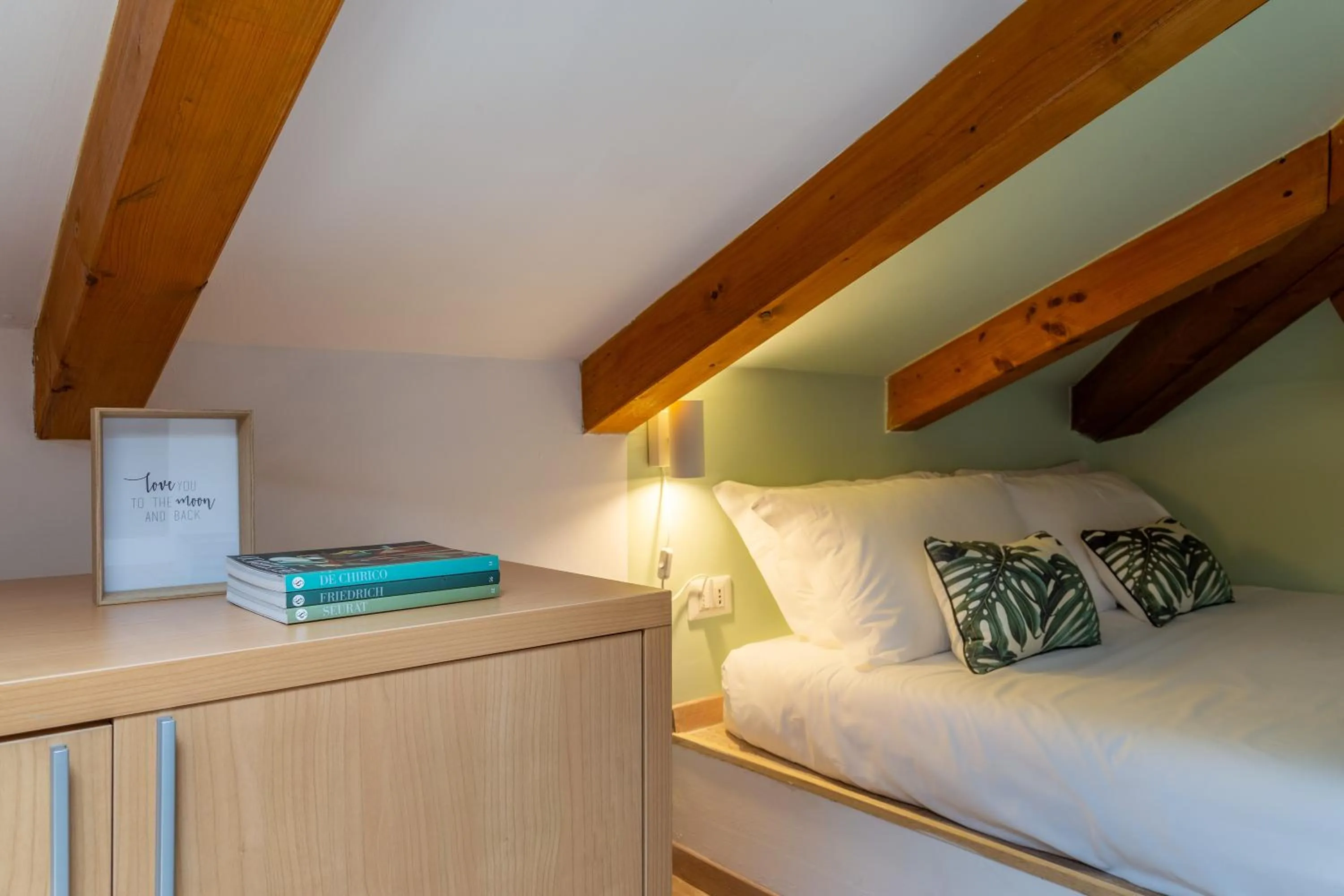 Bed in Luxury 350 Sq Mt flat with Terrace central Trieste