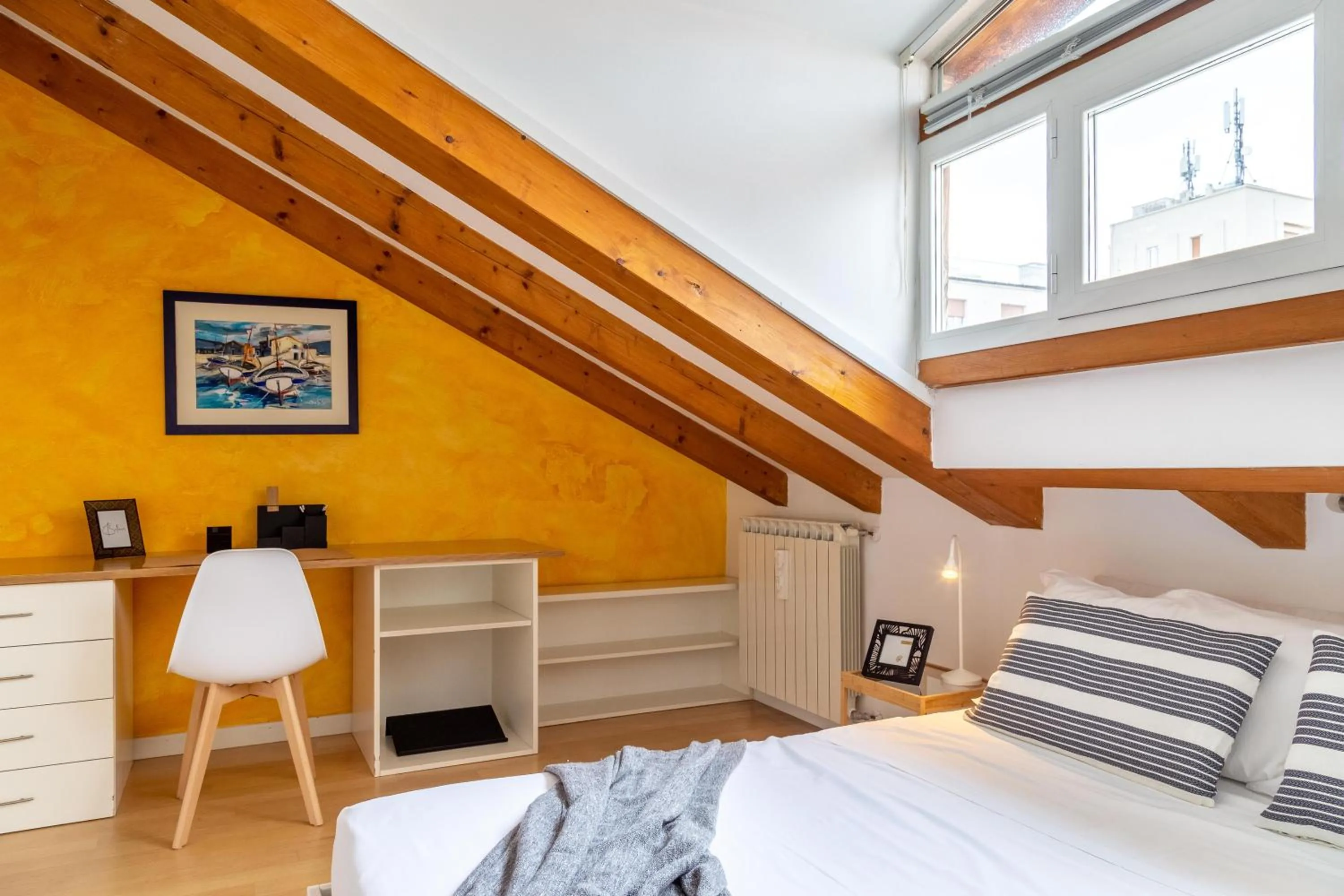 Bed in Luxury 350 Sq Mt flat with Terrace central Trieste