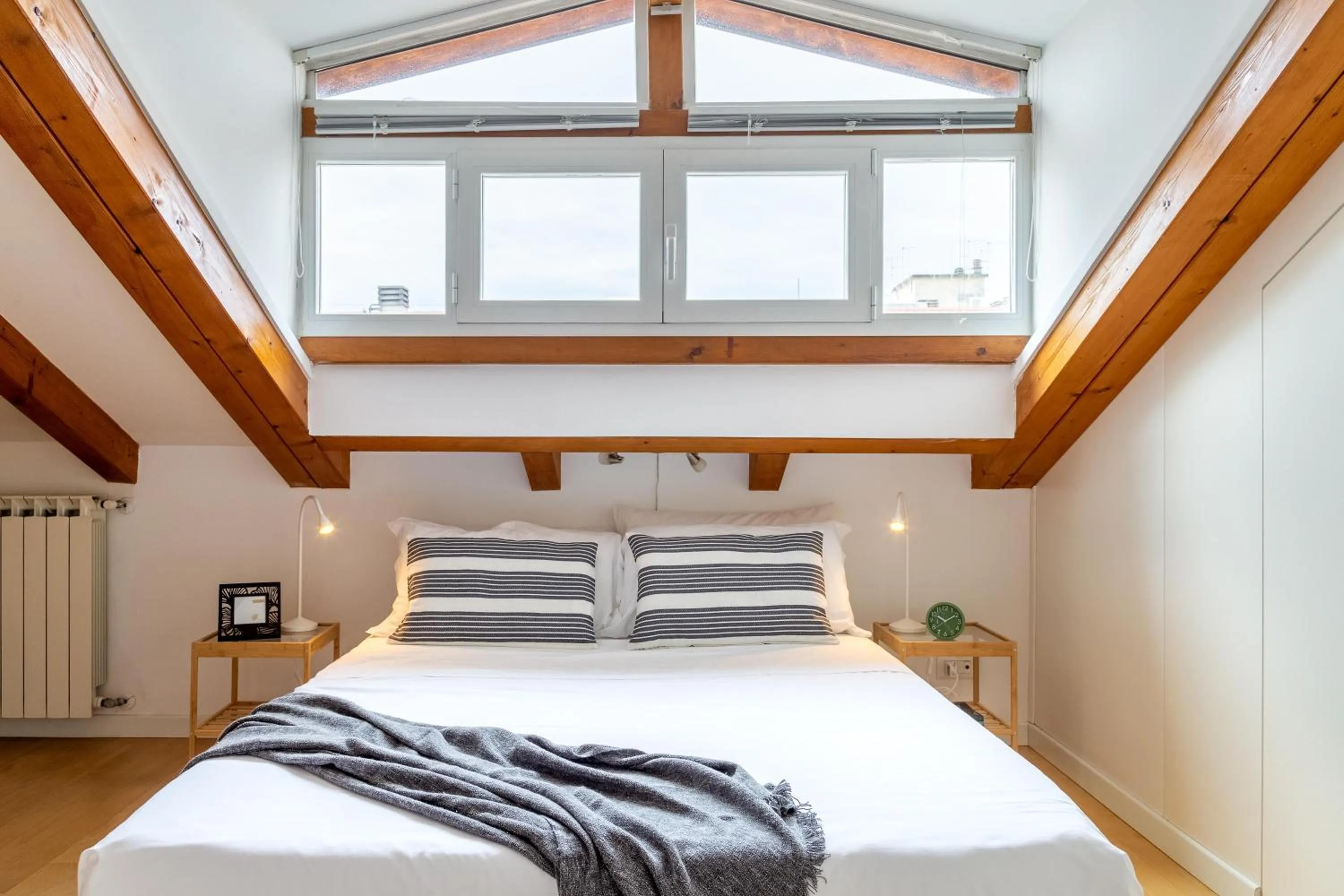 Bed in Luxury 350 Sq Mt flat with Terrace central Trieste