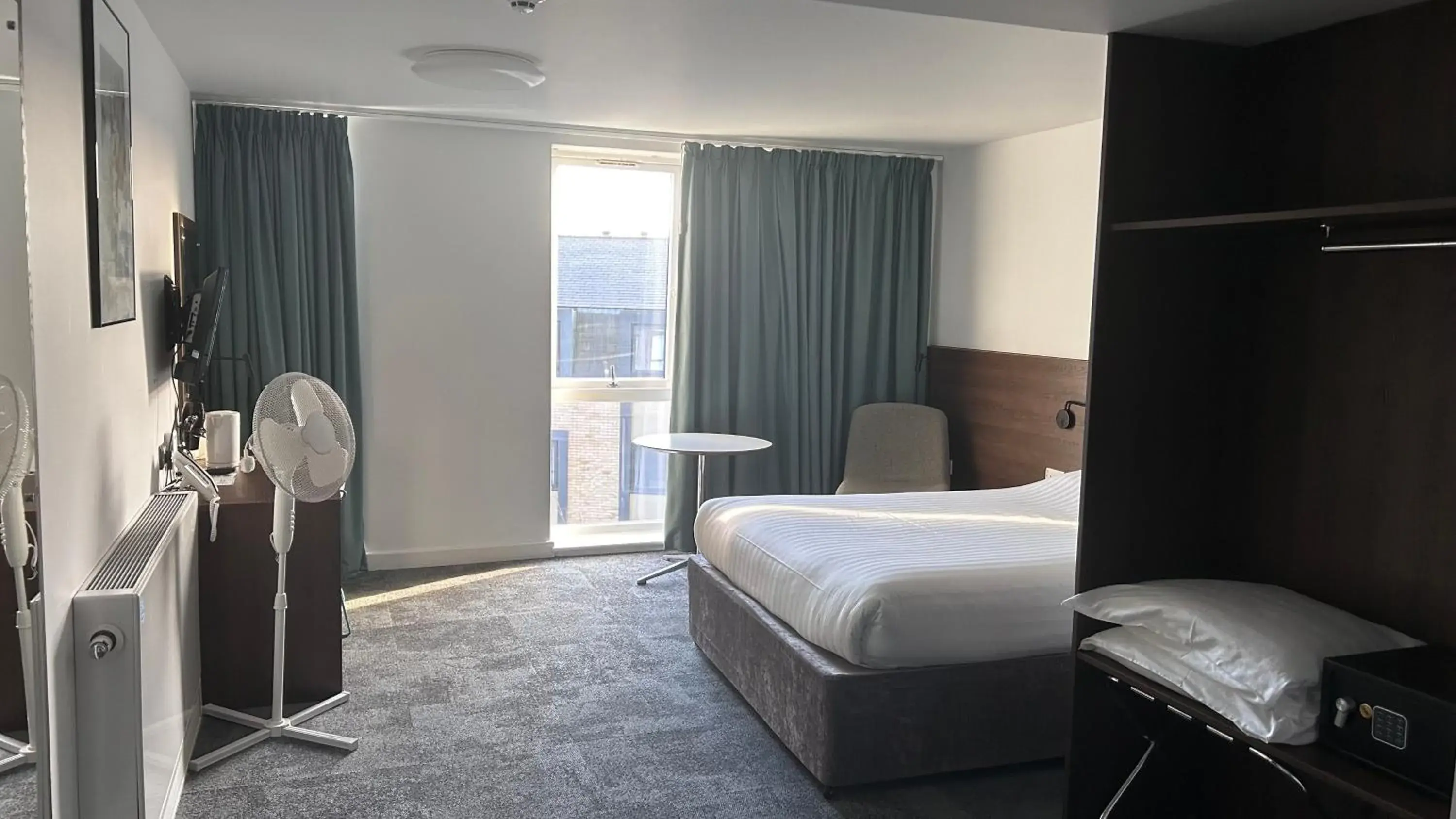 Bedroom, Bed in Sunley Hotel Bedroom, Bed in Sunley Hotel