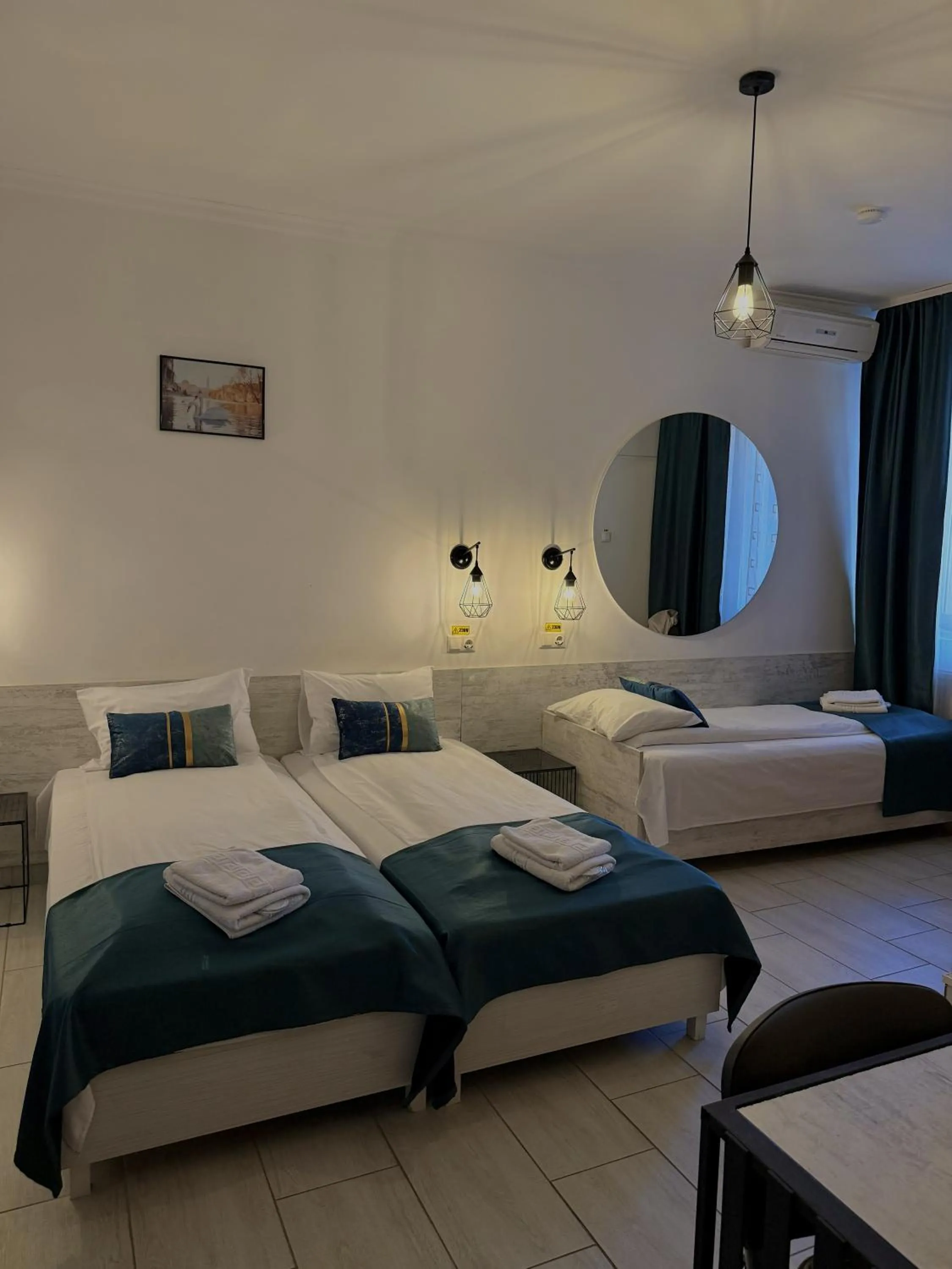 Photo of the whole room, Bed in Pension Recidency