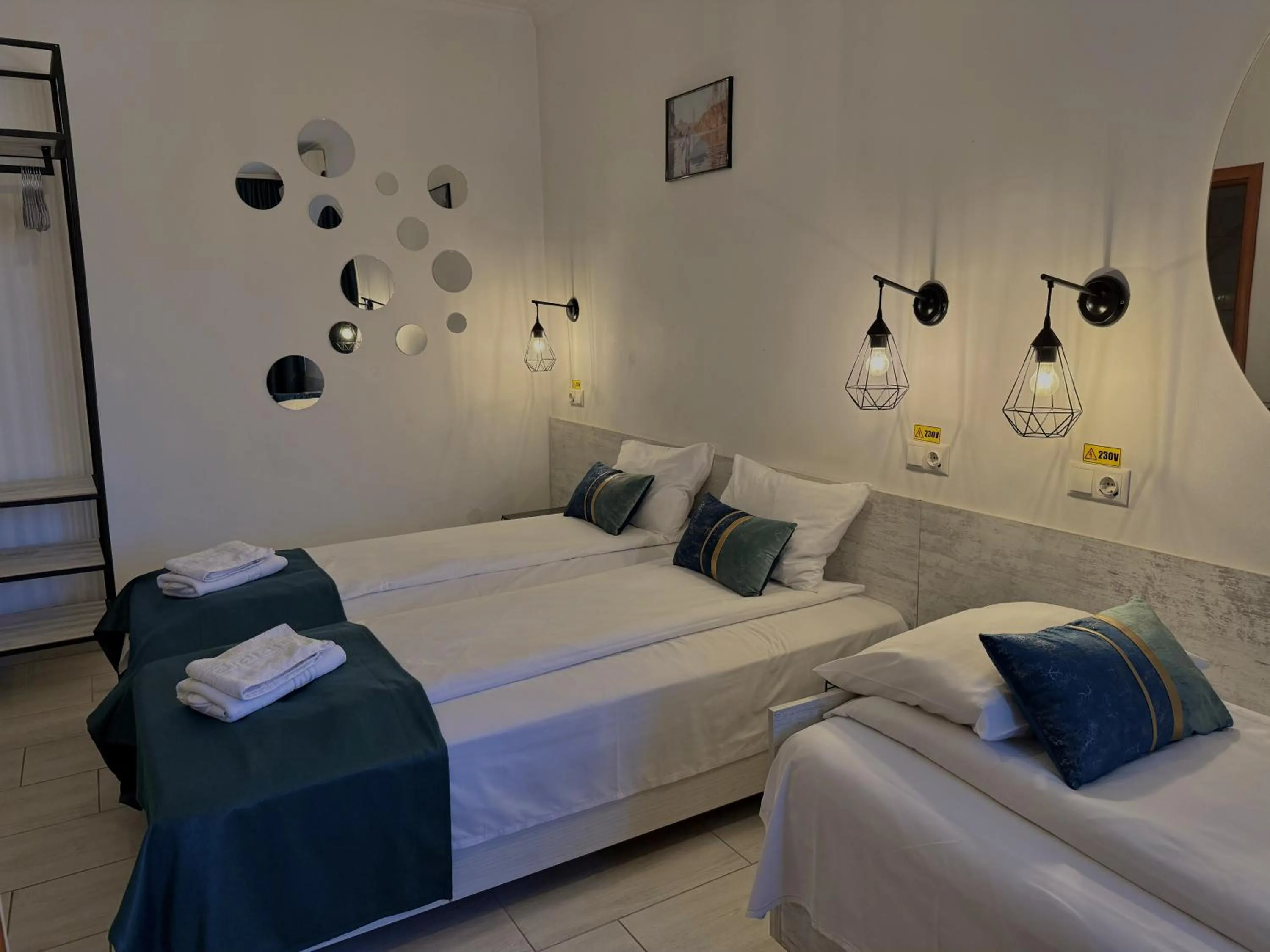 Photo of the whole room, Bed in Pension Recidency
