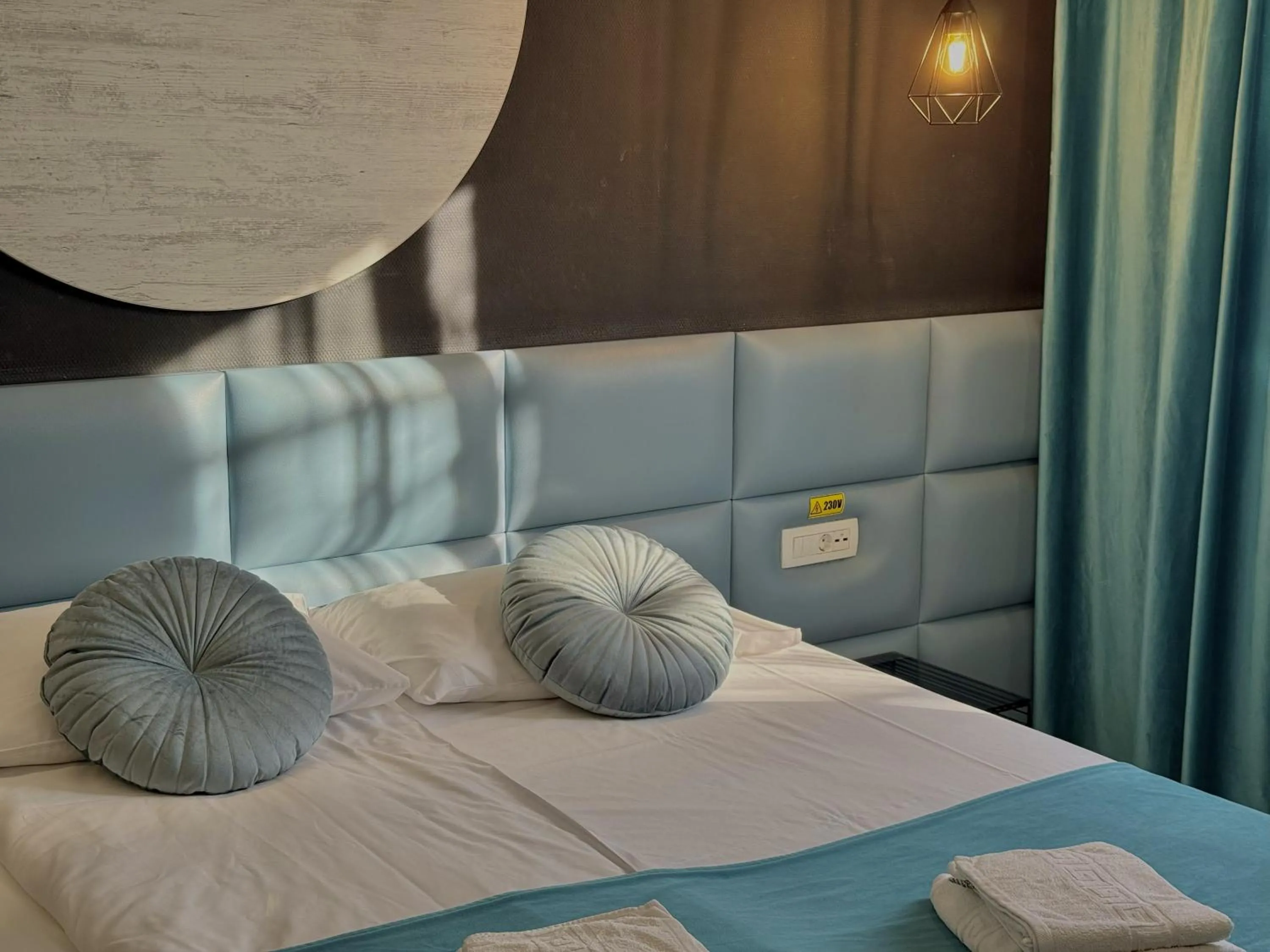 Photo of the whole room, Bed in Pension Recidency