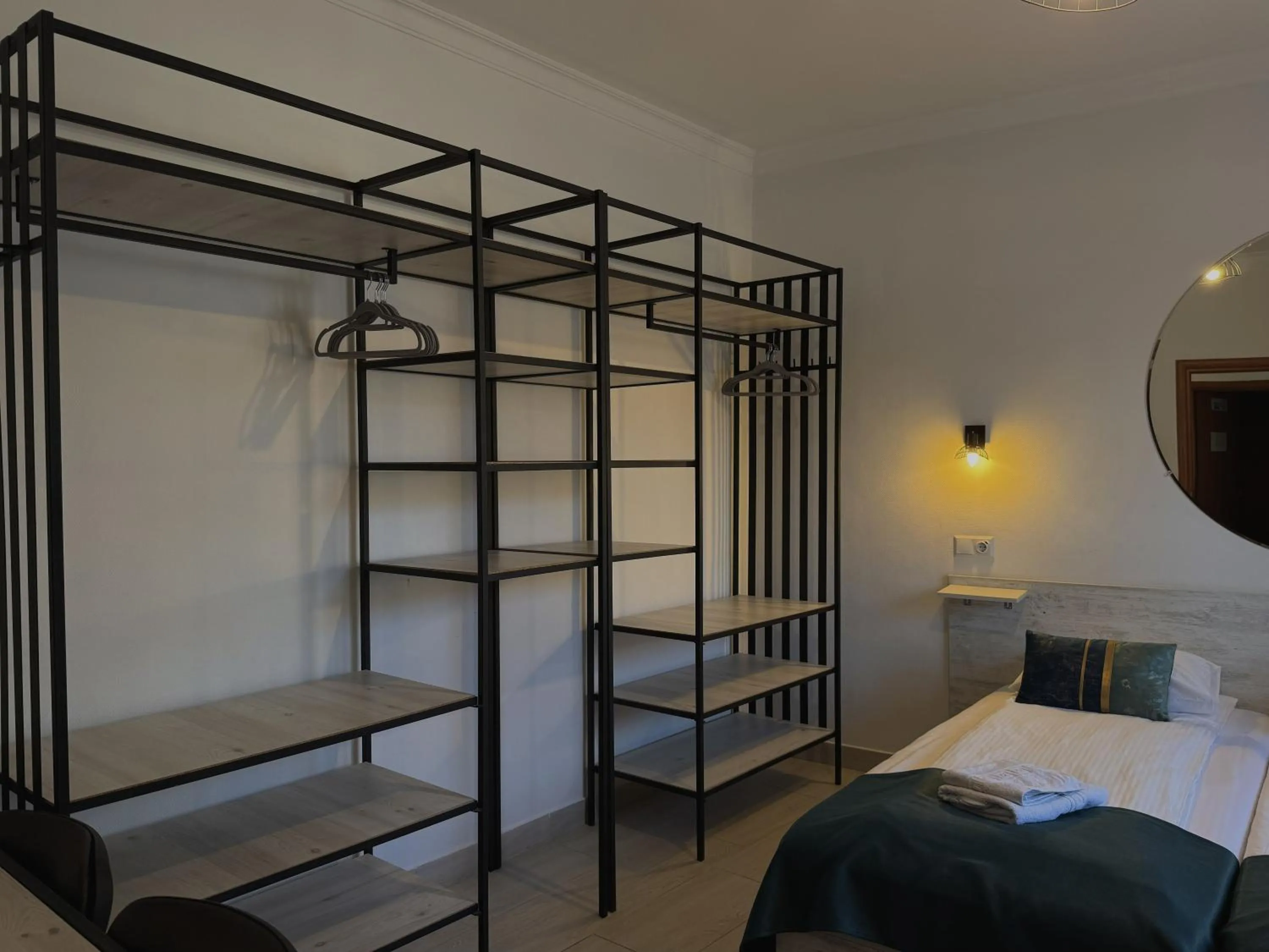Photo of the whole room, Bed in Pension Recidency