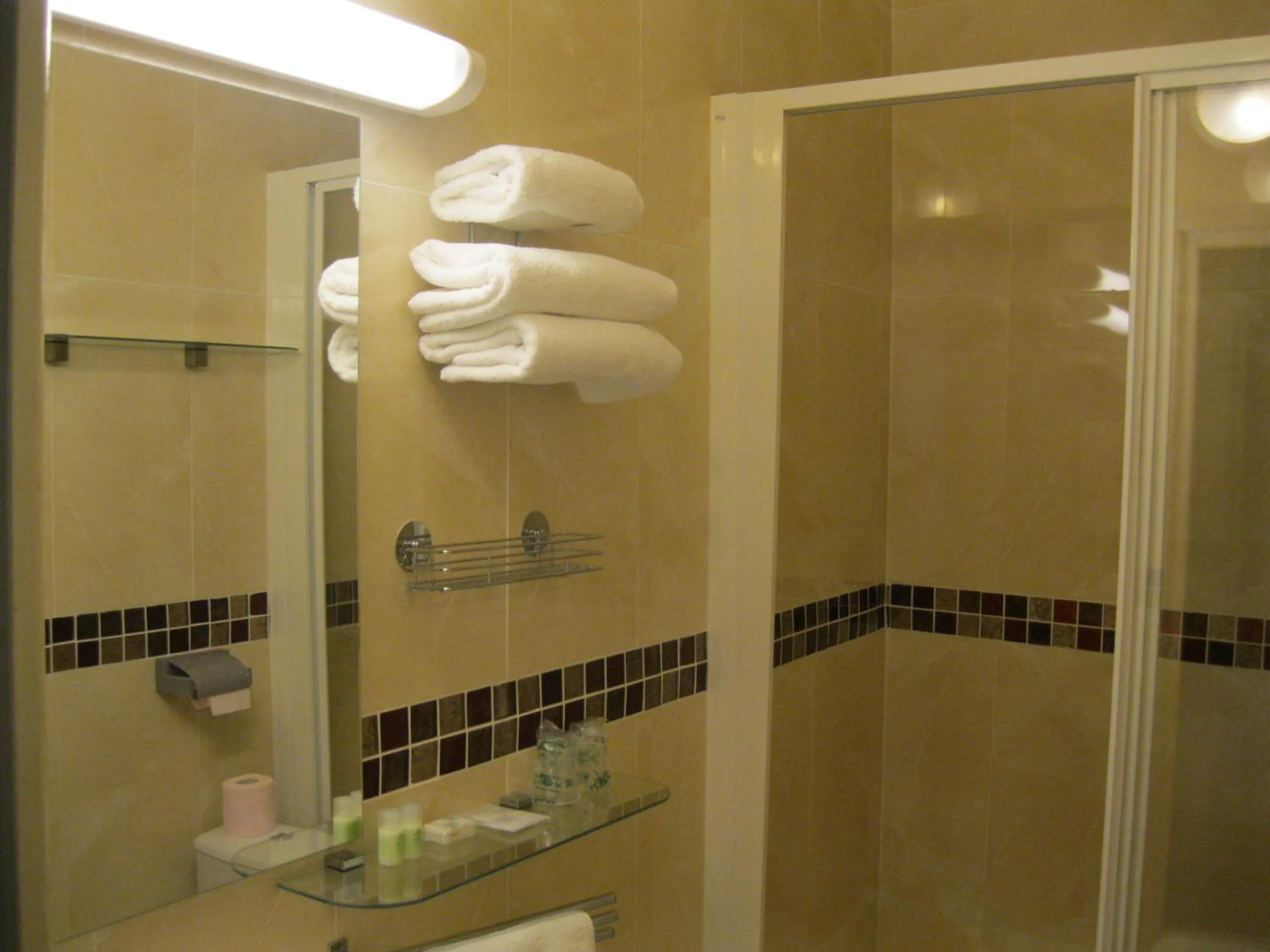 Bathroom in Le Nouvel Hôtel du Théâtre