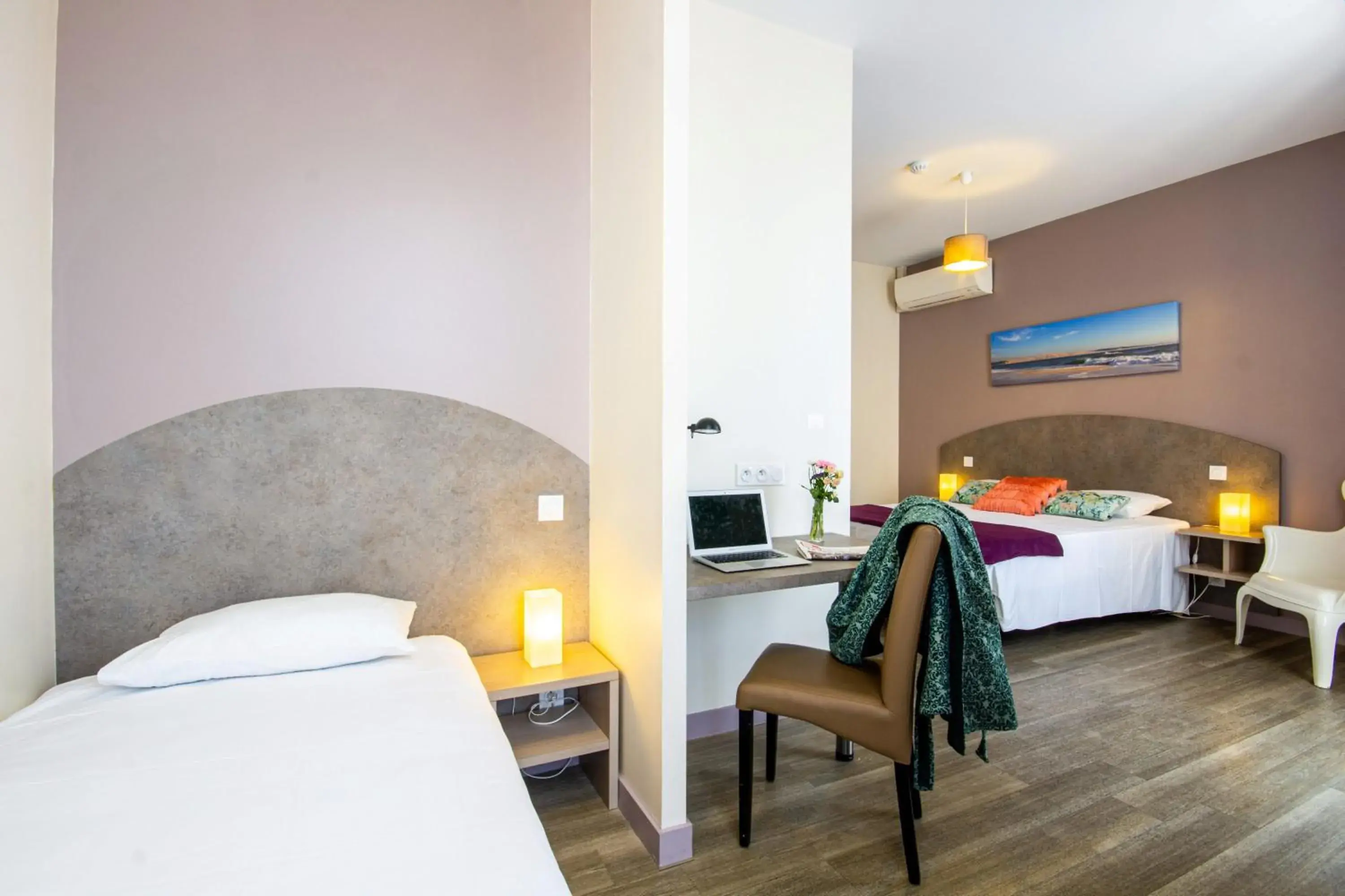 Bed in CIT'HOTEL Le Commerce Bed in CIT'HOTEL Le Commerce