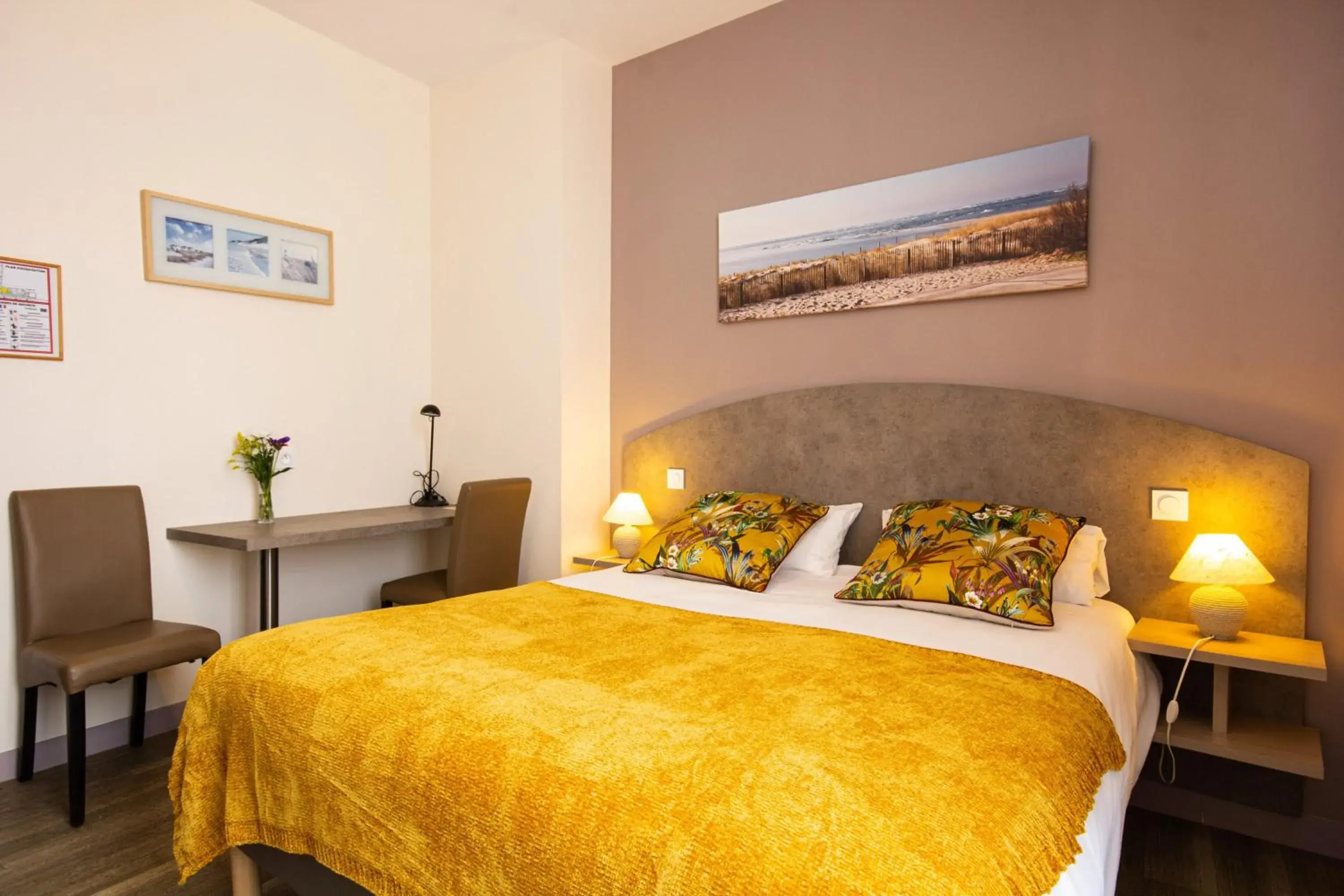 Bedroom, Bed in CIT'HOTEL Le Commerce Bedroom, Bed in CIT'HOTEL Le Commerce