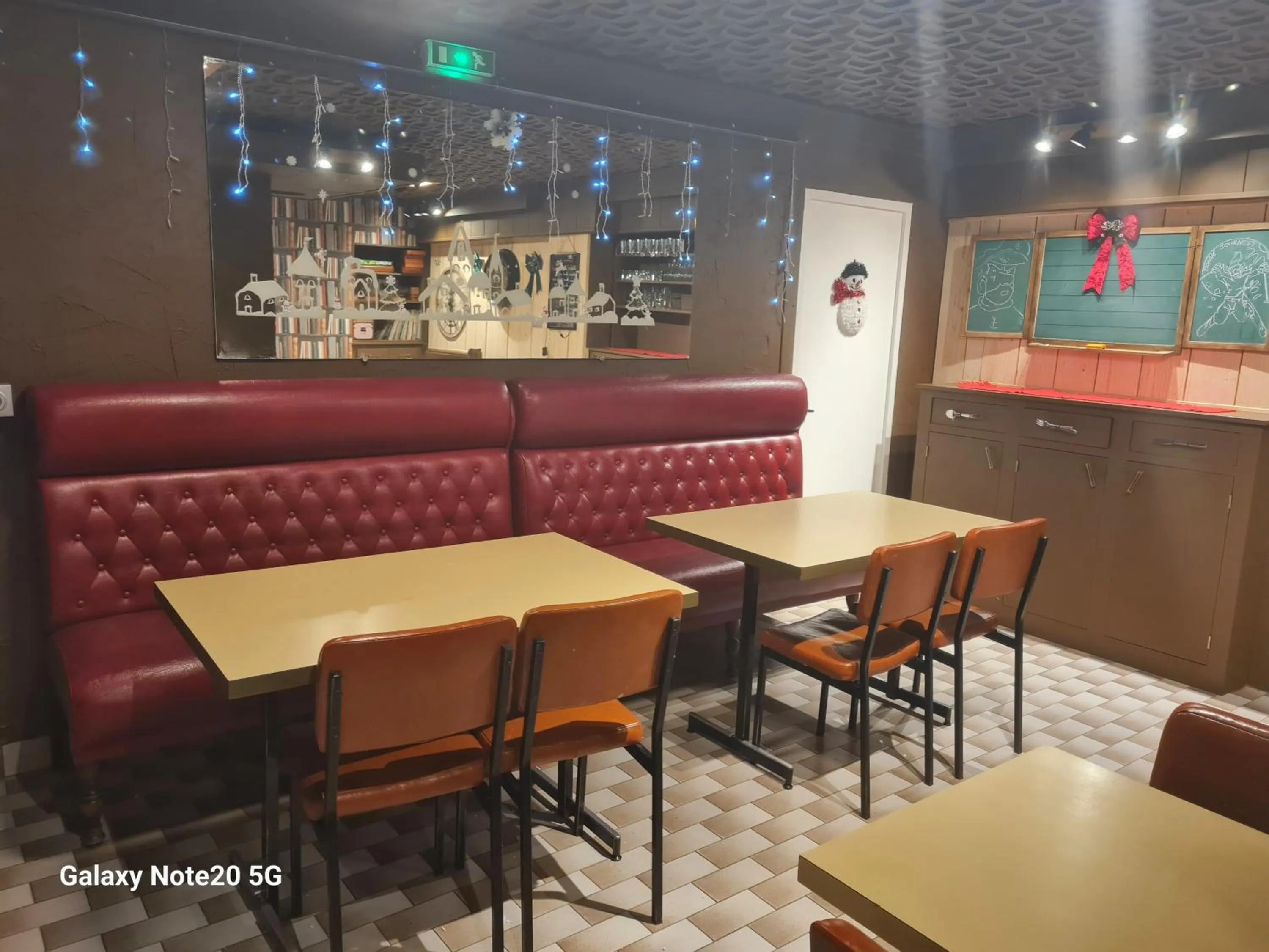 Communal lounge/ TV room in Hébergement Artense