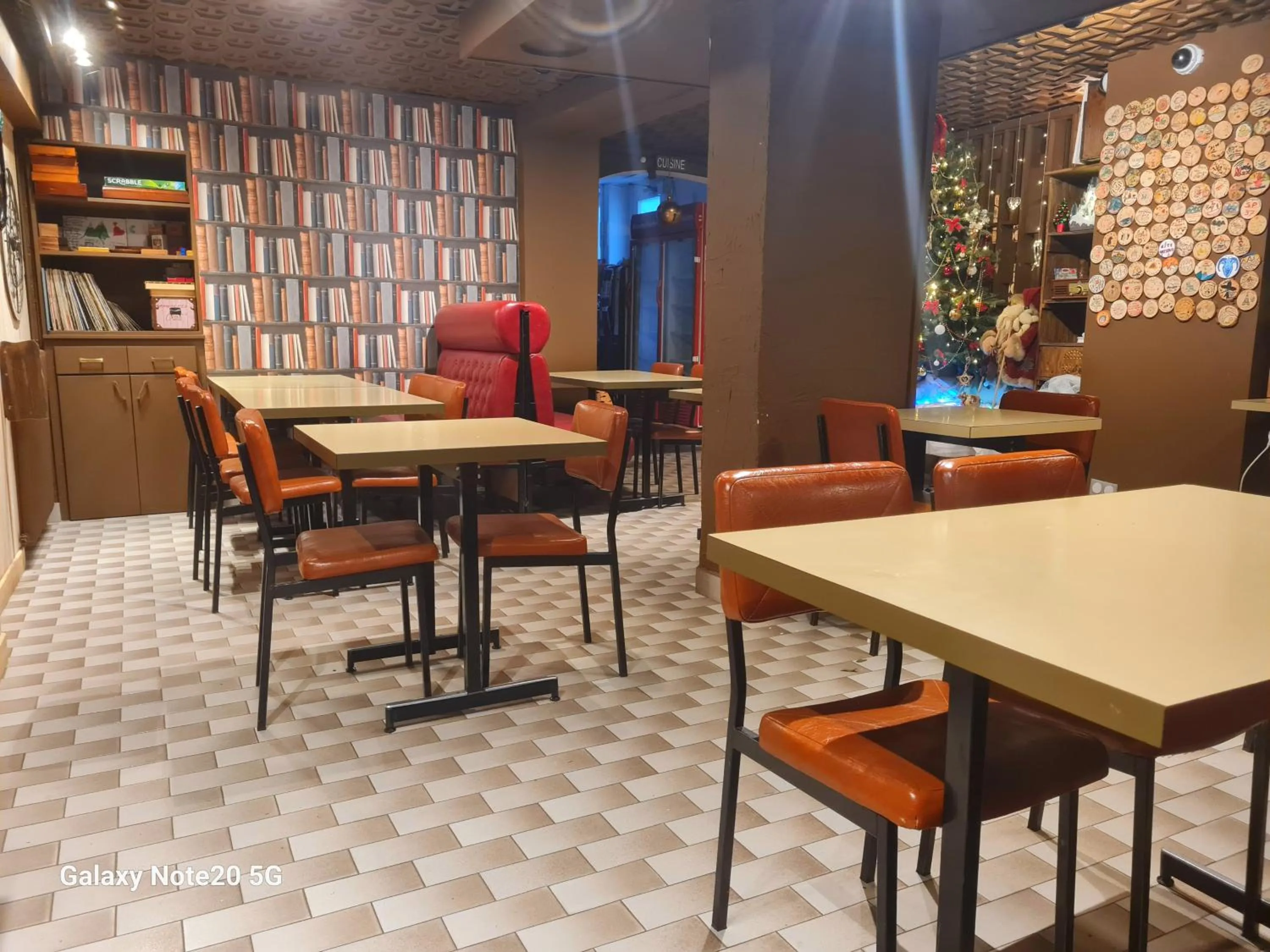 Communal lounge/ TV room in Hébergement Artense