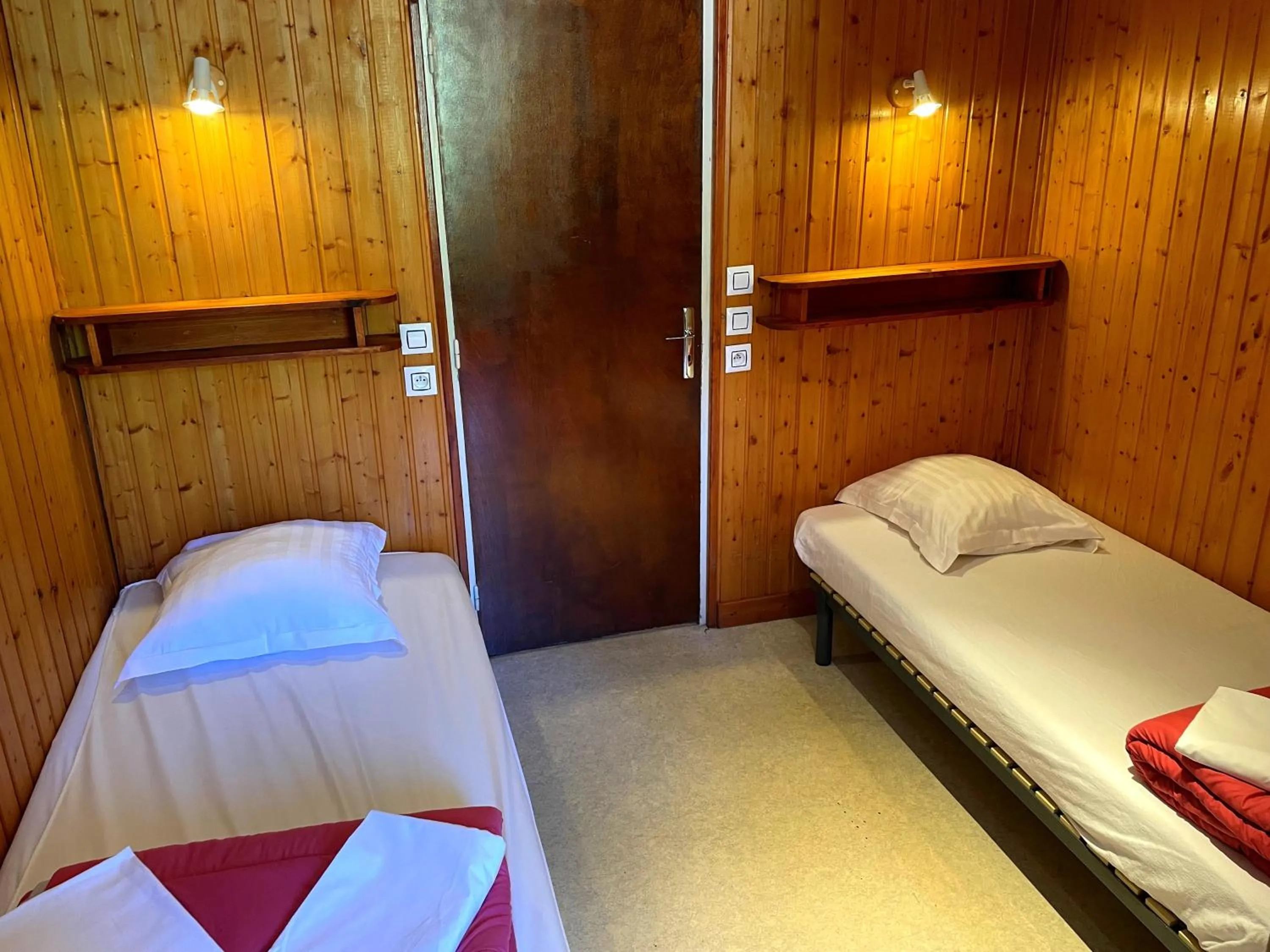 Photo of the whole room, Bed in Hébergement Artense