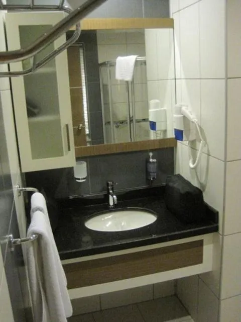 Shower in Venessa Beach Hotel