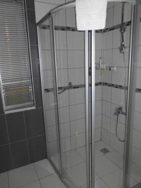 Shower in Venessa Beach Hotel
