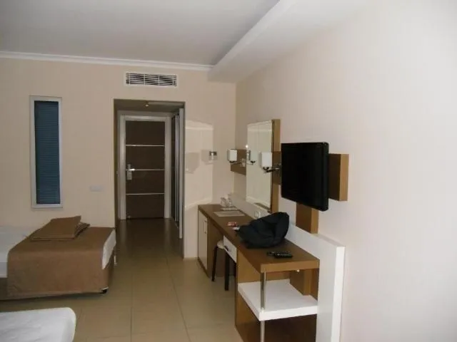 Communal lounge/ TV room in Venessa Beach Hotel