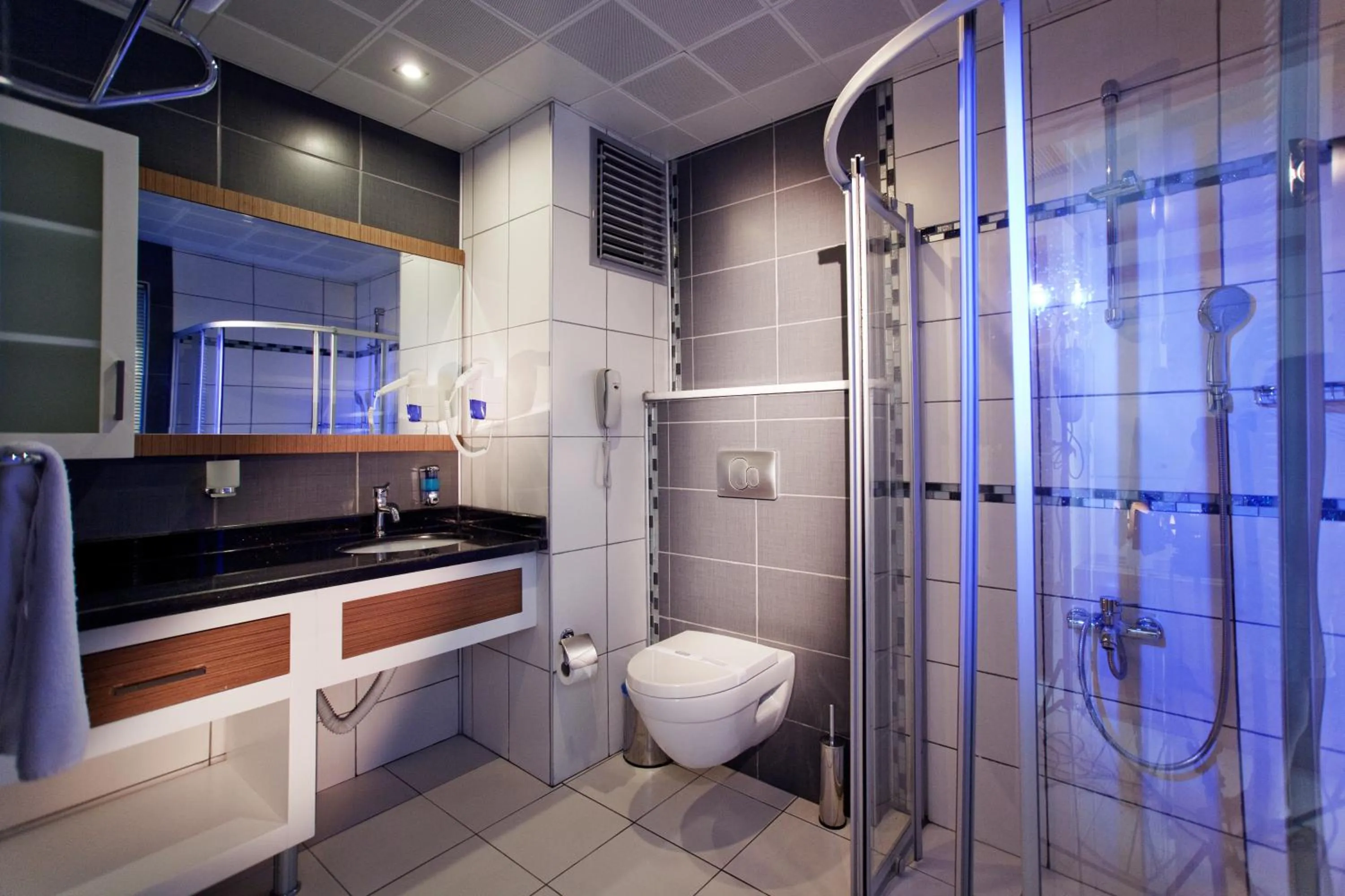 Shower in Venessa Beach Hotel