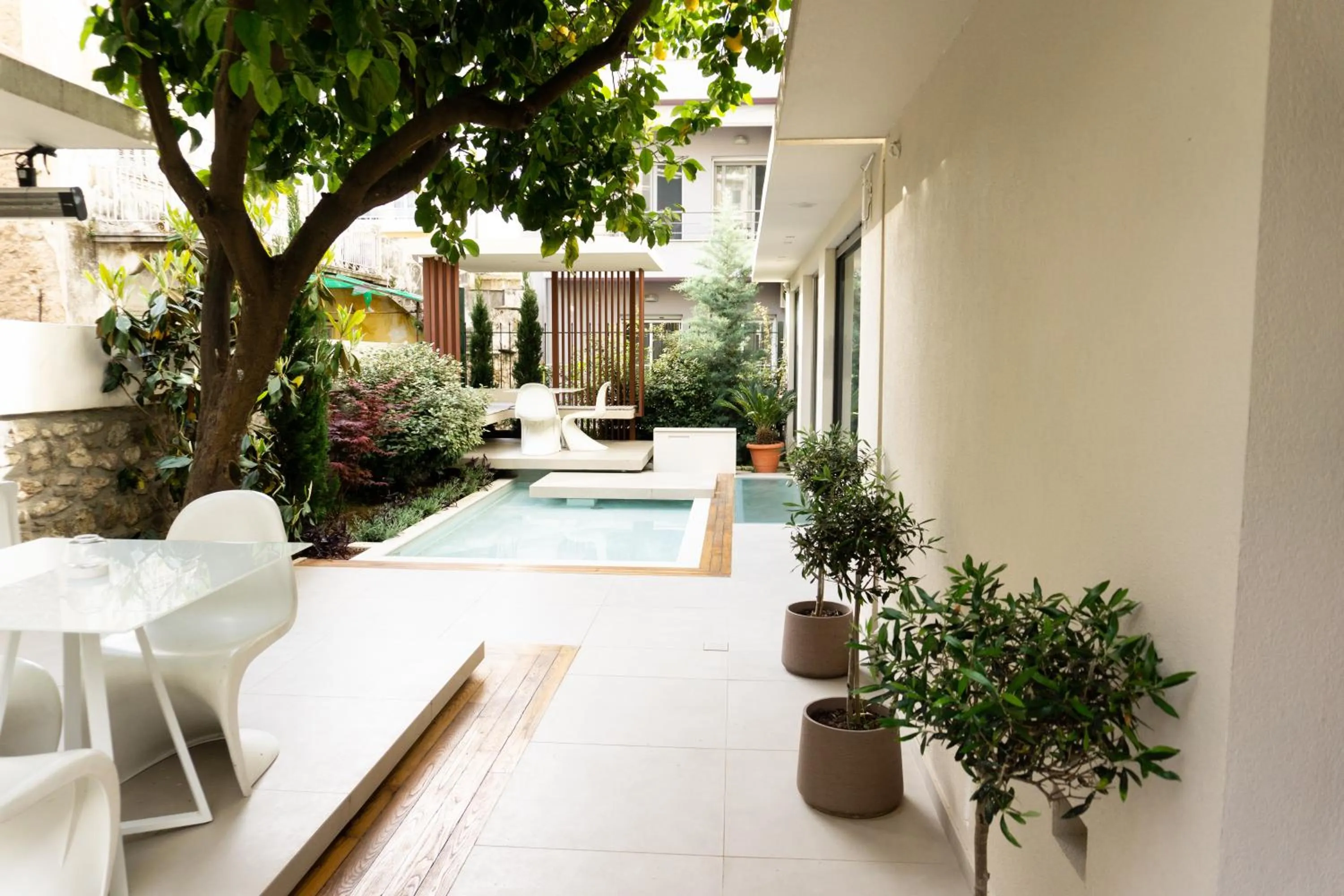 Garden in City Loft Hotel