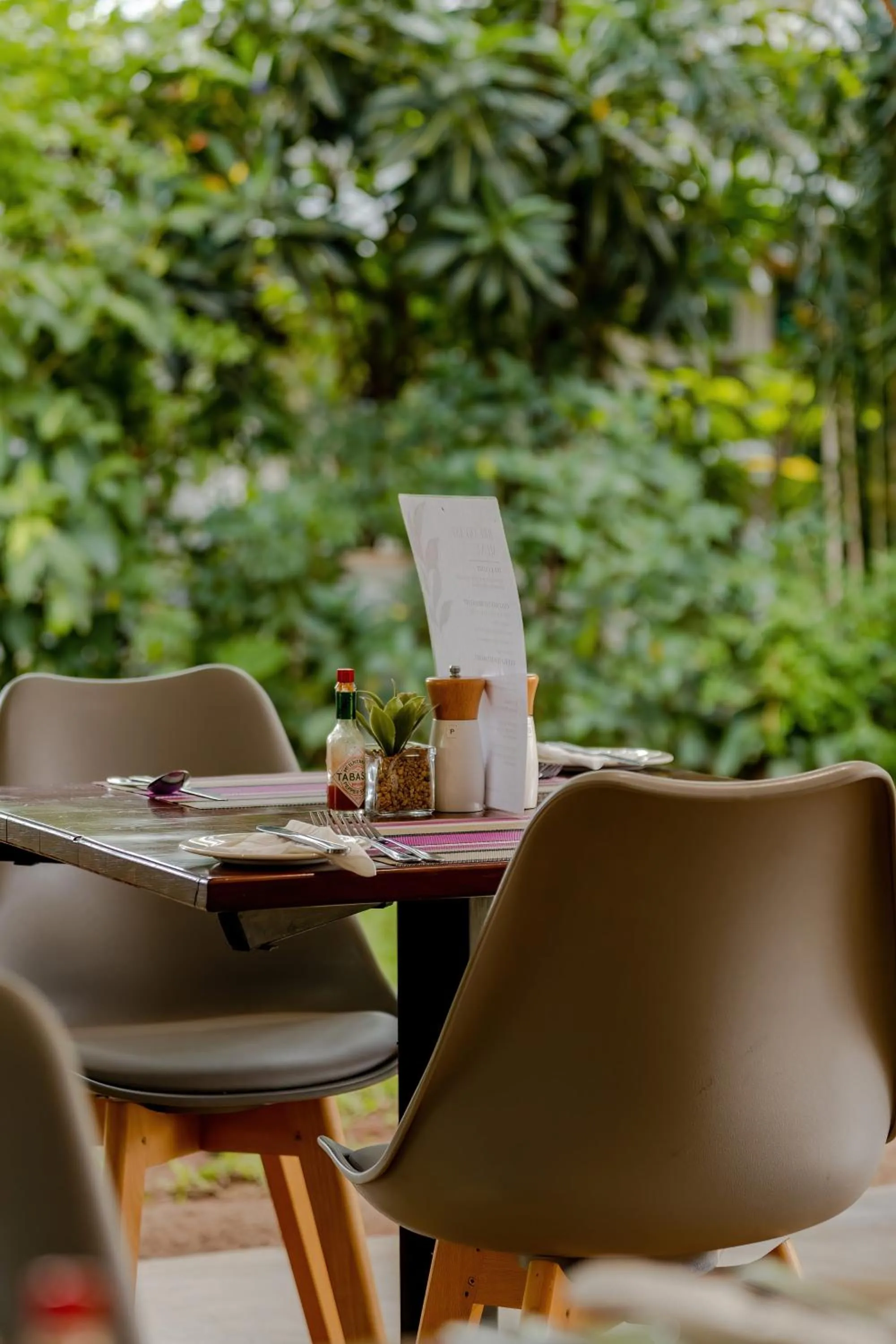 Restaurant/places to eat in PheZulu Guest Lodge