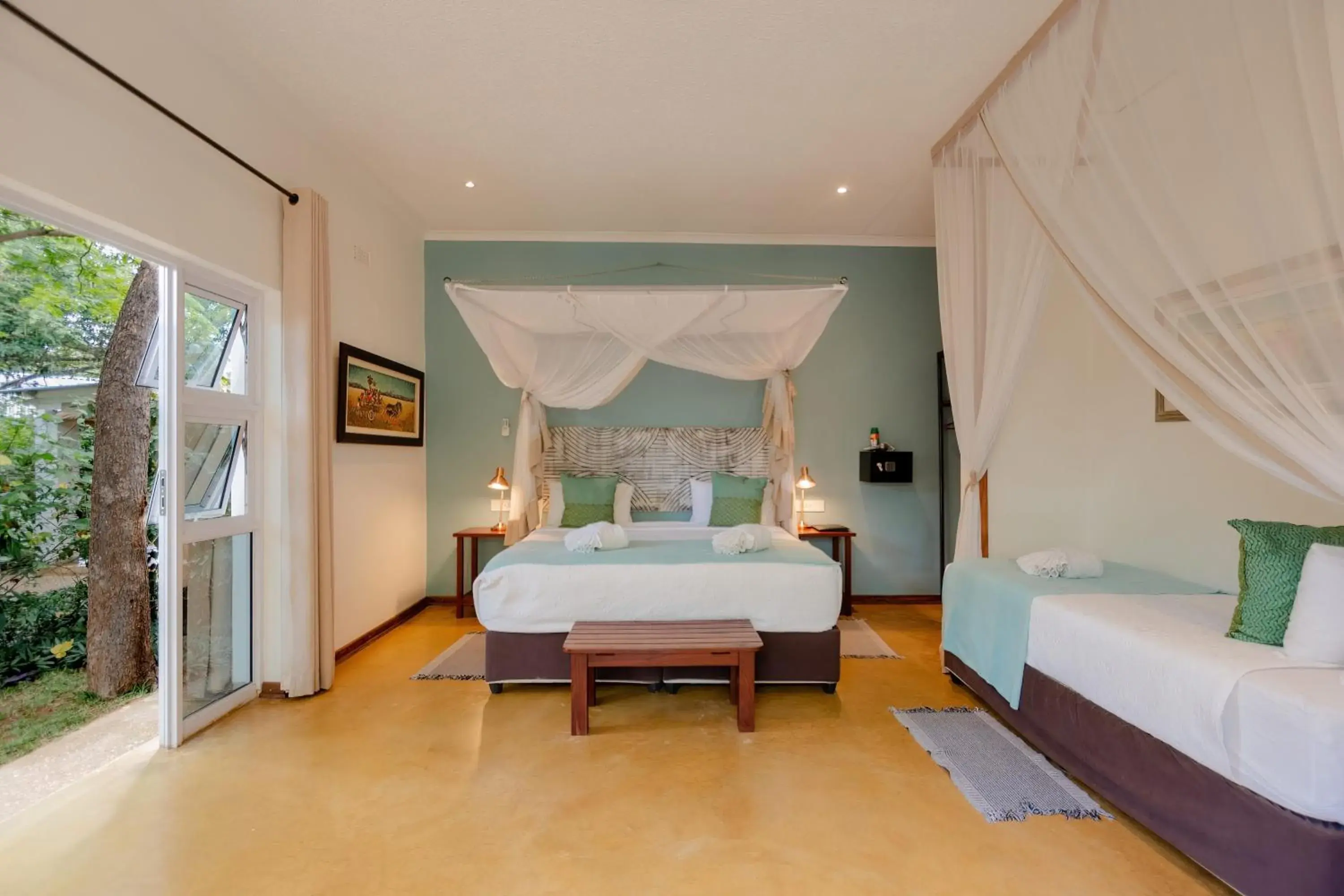 Deluxe Triple Room in PheZulu Guest Lodge Deluxe Triple Room in PheZulu Guest Lodge