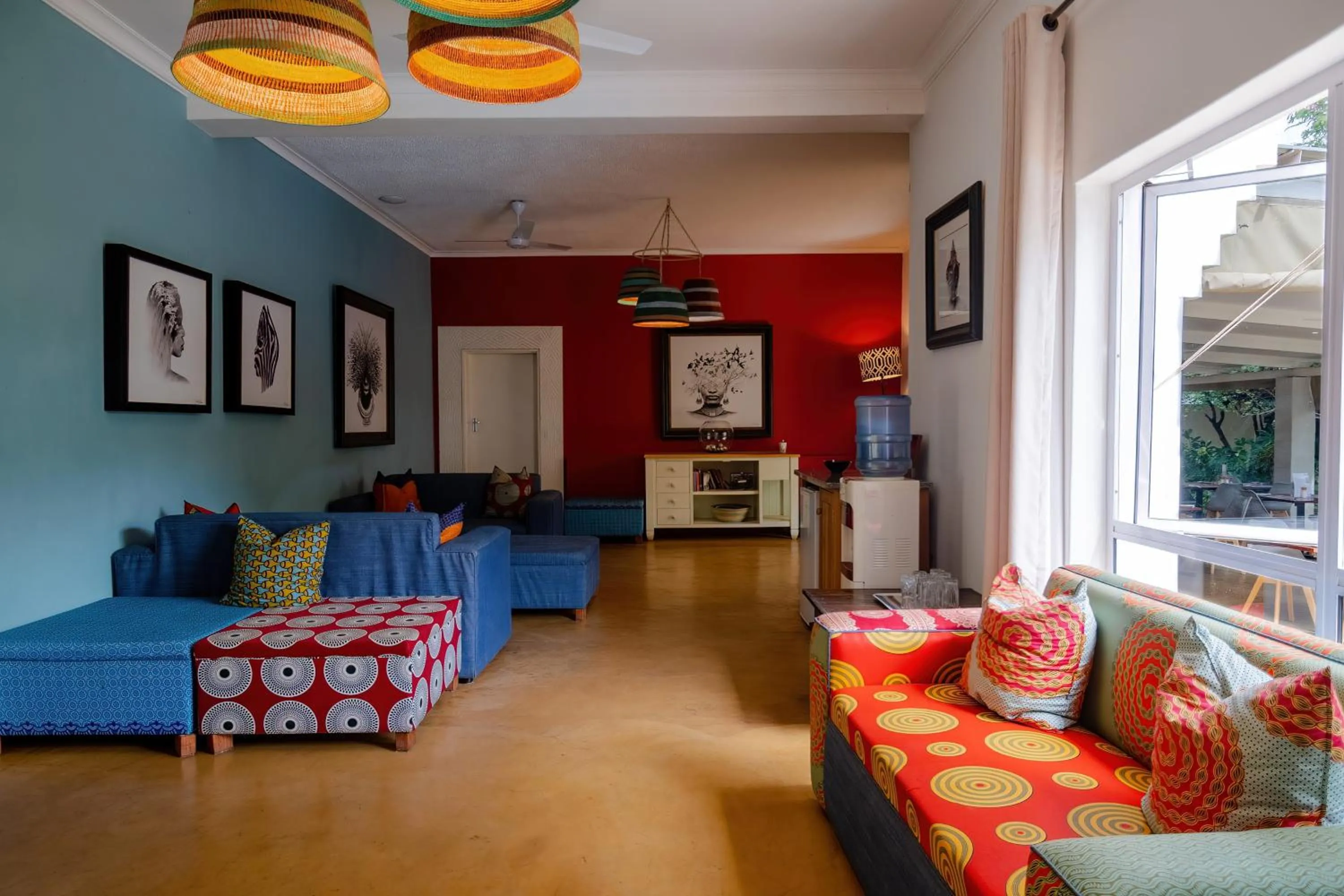 Lounge or bar in PheZulu Guest Lodge