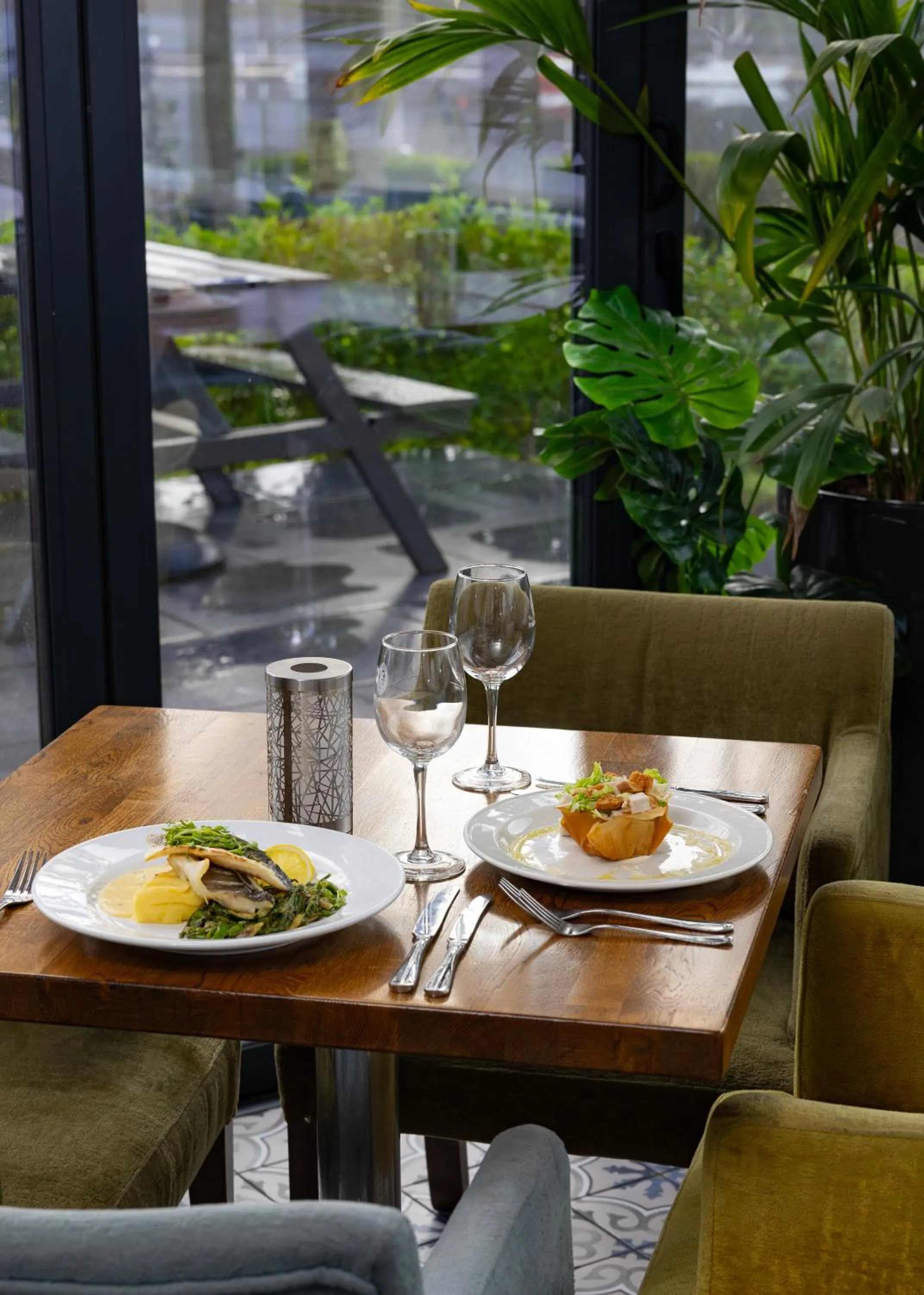 Food and drinks in The Lakeside Hotel & Leisure Centre