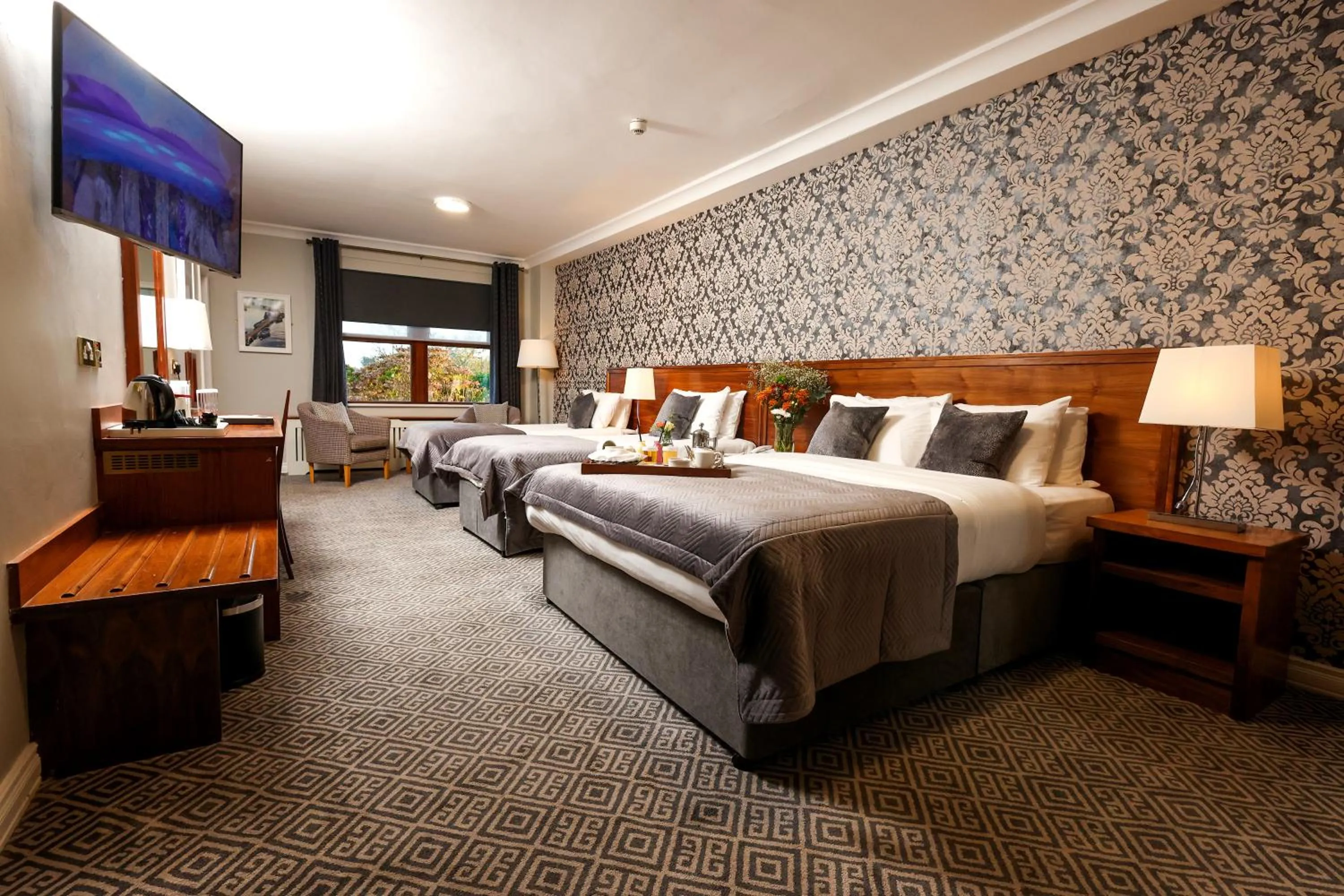 TV and multimedia, Bed in The Lakeside Hotel & Leisure Centre