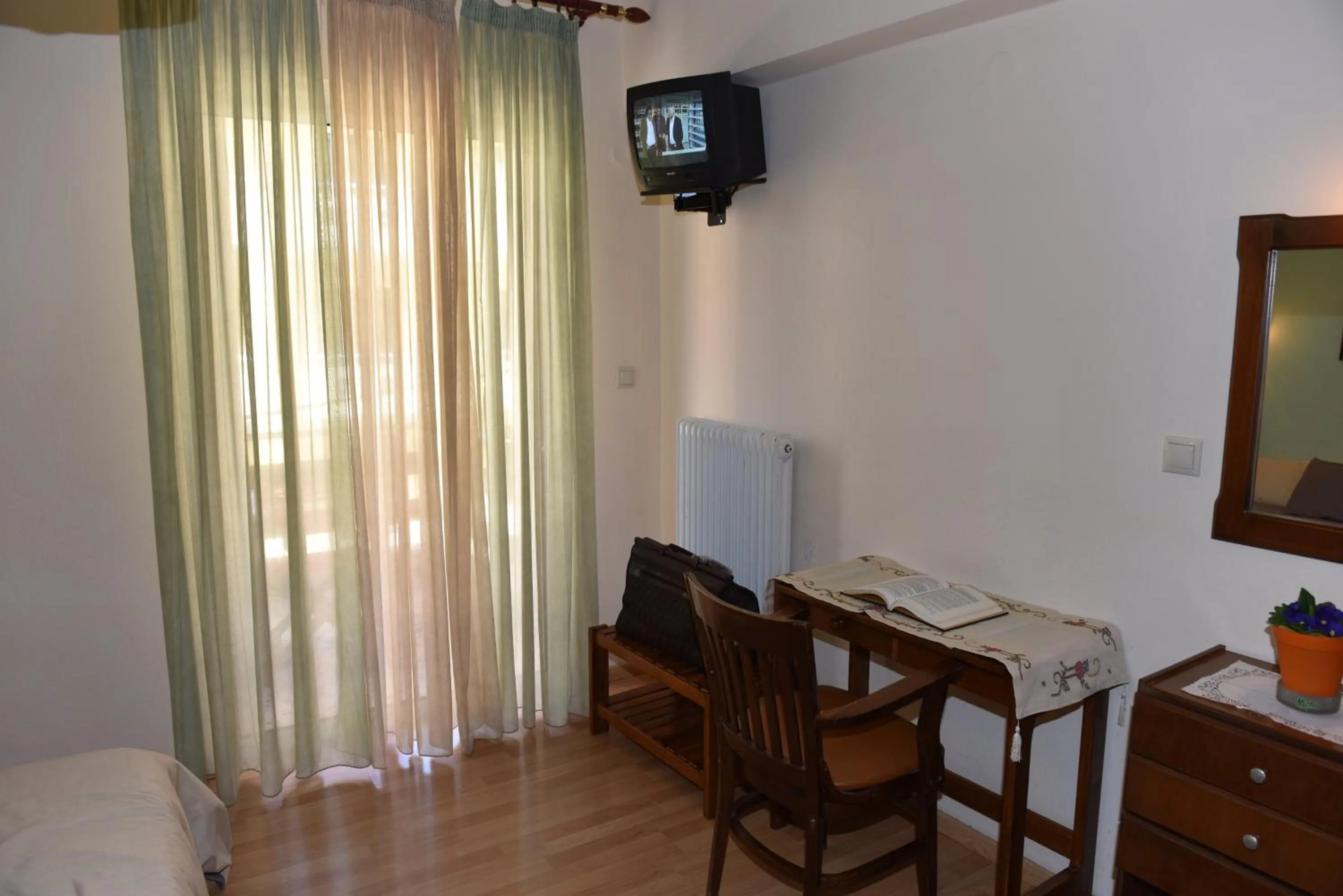 TV and multimedia in 40 Platania Hotel