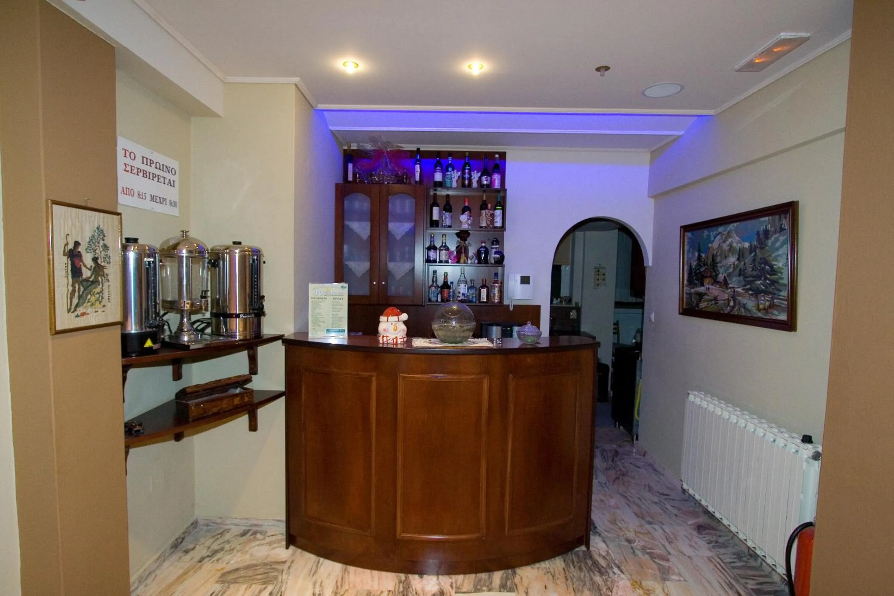 Restaurant/places to eat in 40 Platania Hotel