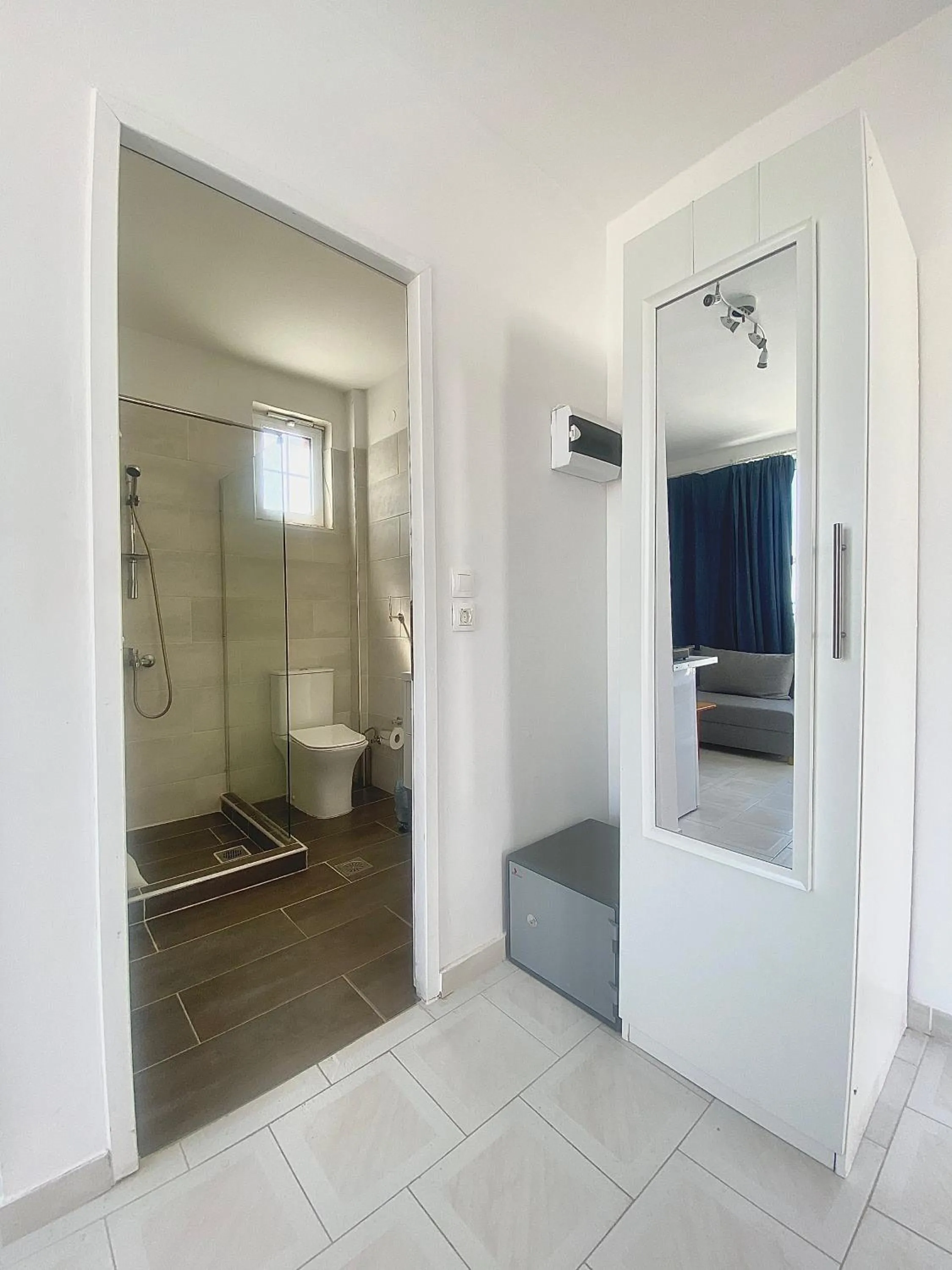 Toilet in Blue Dolphin Studios and Apartment