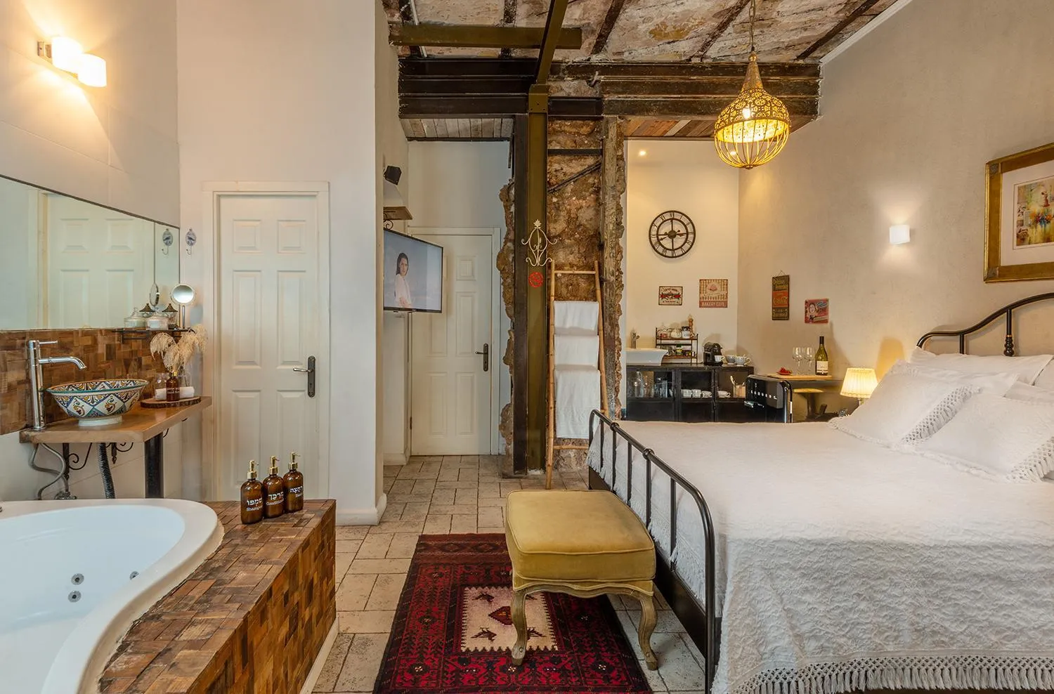 Living room, Bed in Trieste Neve Tzedek Boutique Suites Tel Aviv