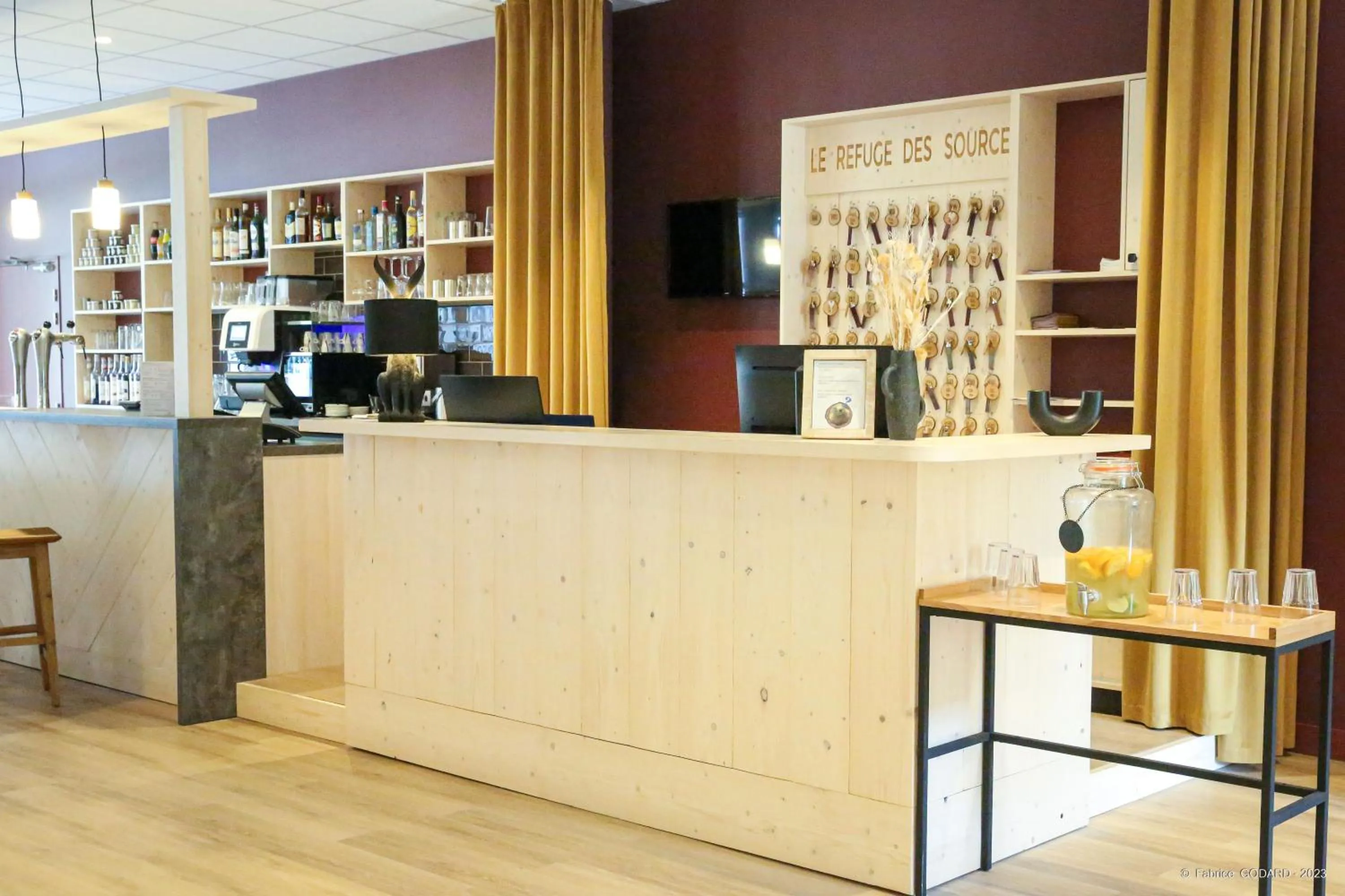 Property building in Hôtel Le Refuge des Sources