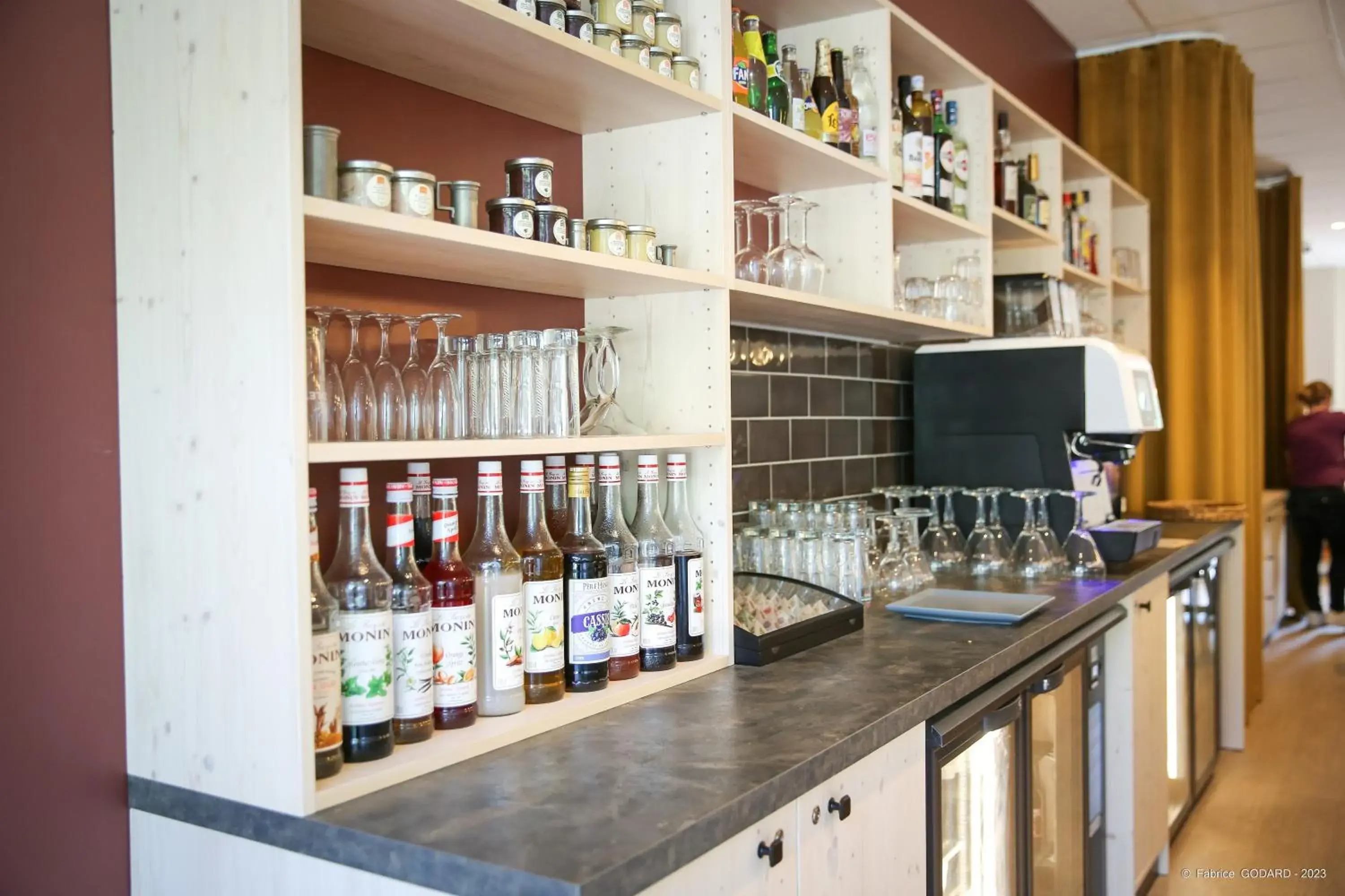 Lounge or bar in Hôtel Le Refuge des Sources Lounge or bar in Hôtel Le Refuge des Sources