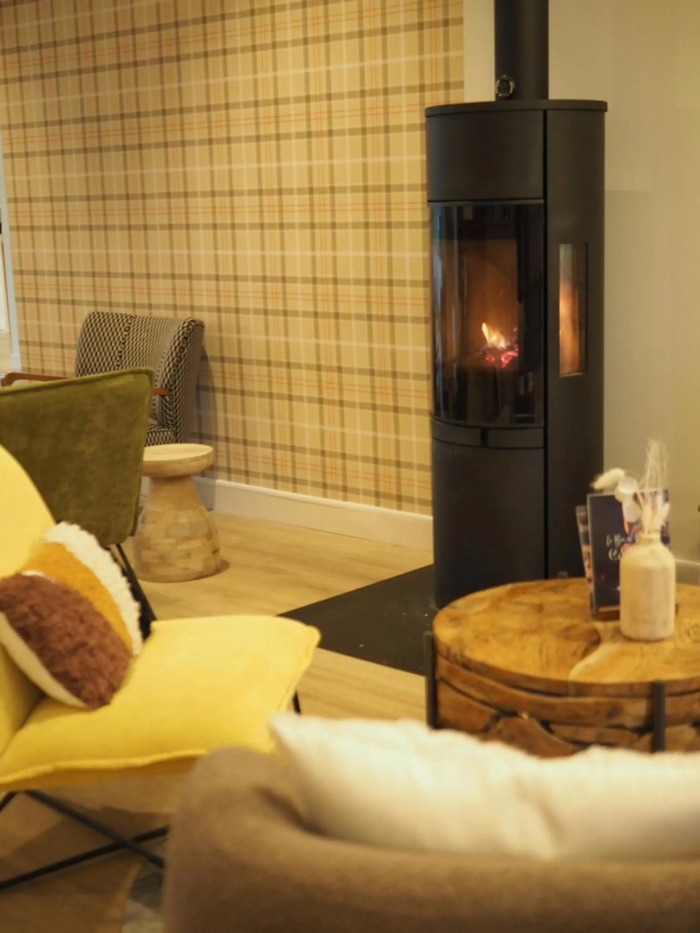 Lounge or bar in Hôtel Le Refuge des Sources Lounge or bar in Hôtel Le Refuge des Sources