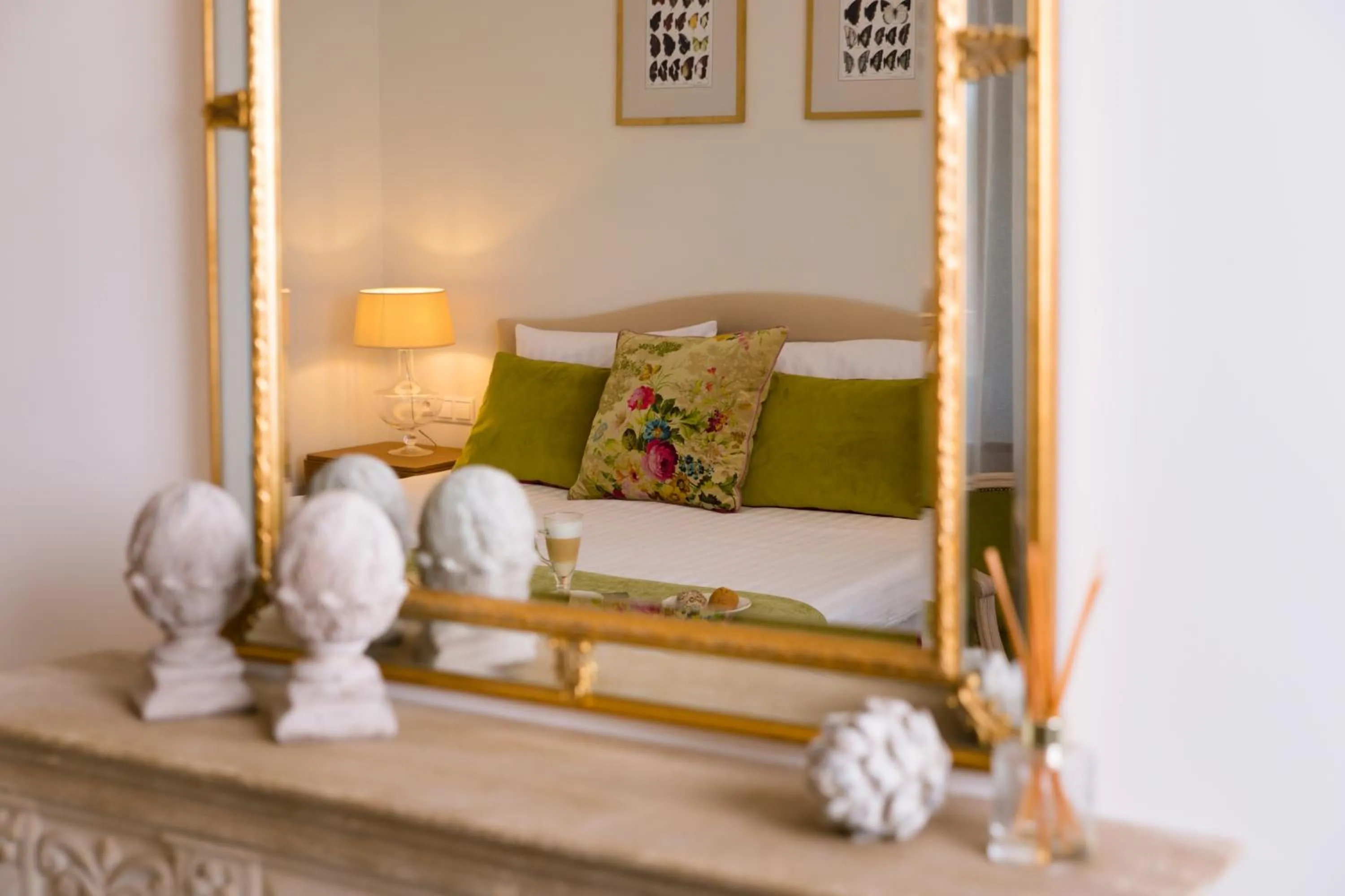 Photo of the whole room, Bed in Pałac Mojęcice