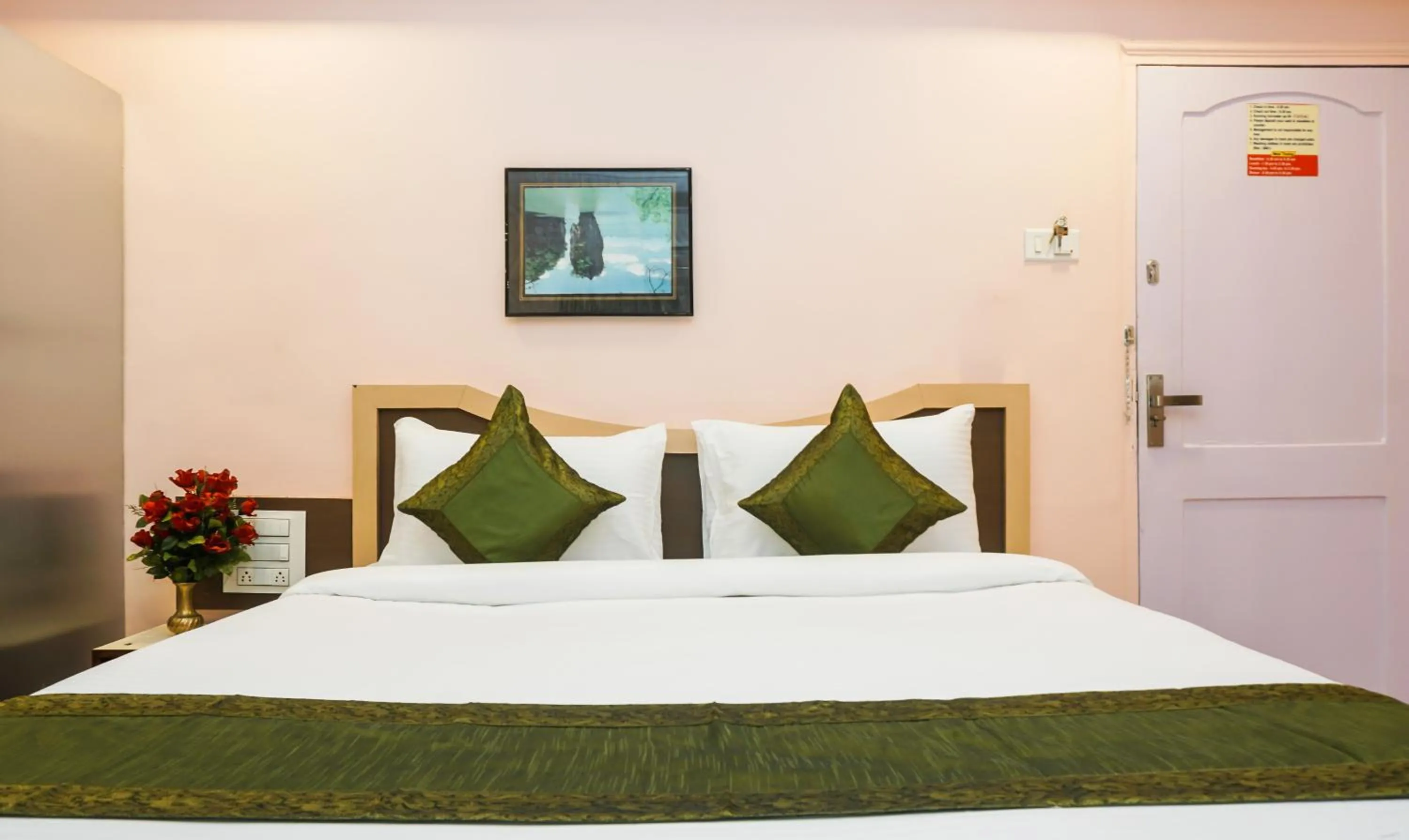 Bedroom, Bed in Treebo Hillway Inn Main Market