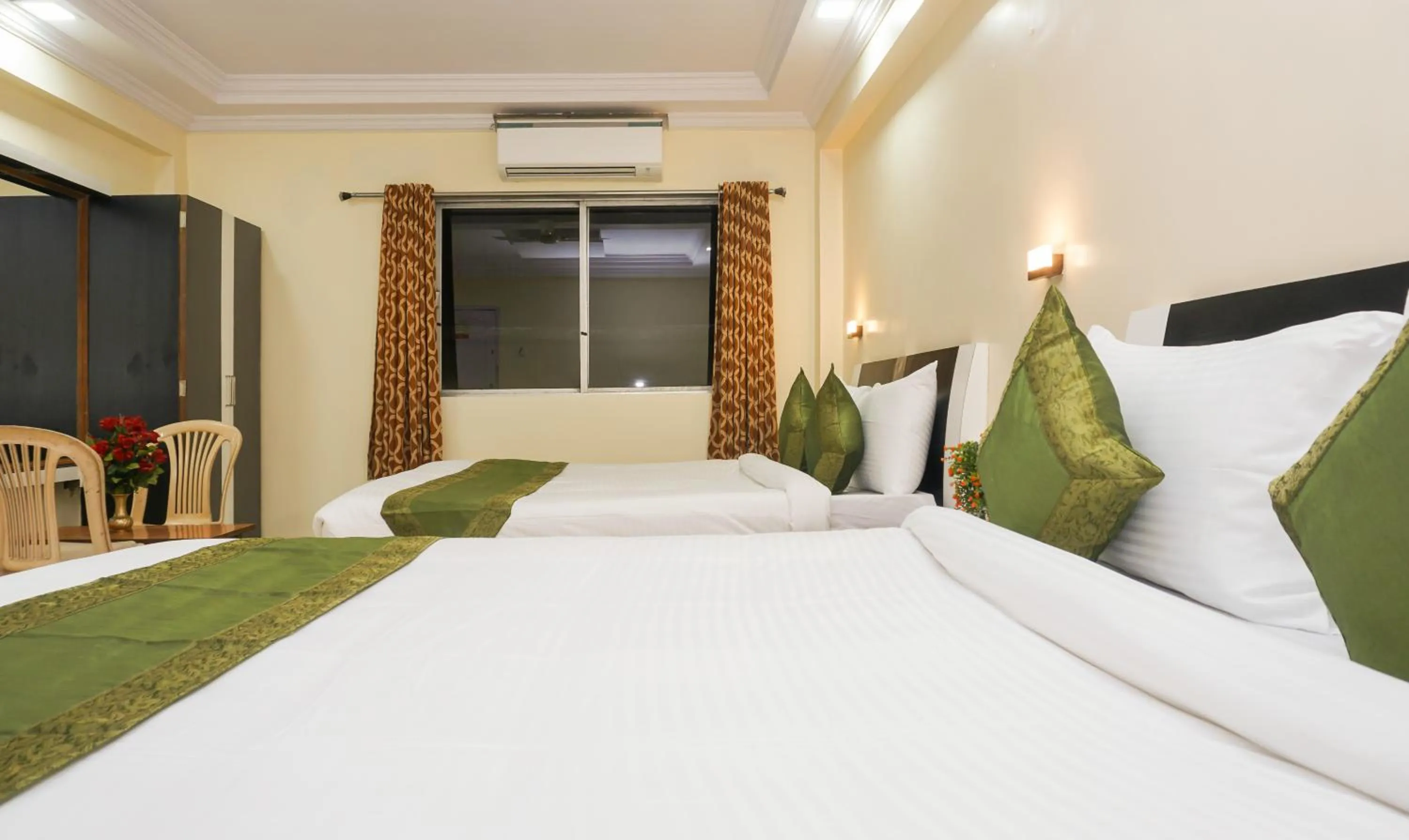 Bedroom, Bed in Treebo Hillway Inn Main Market