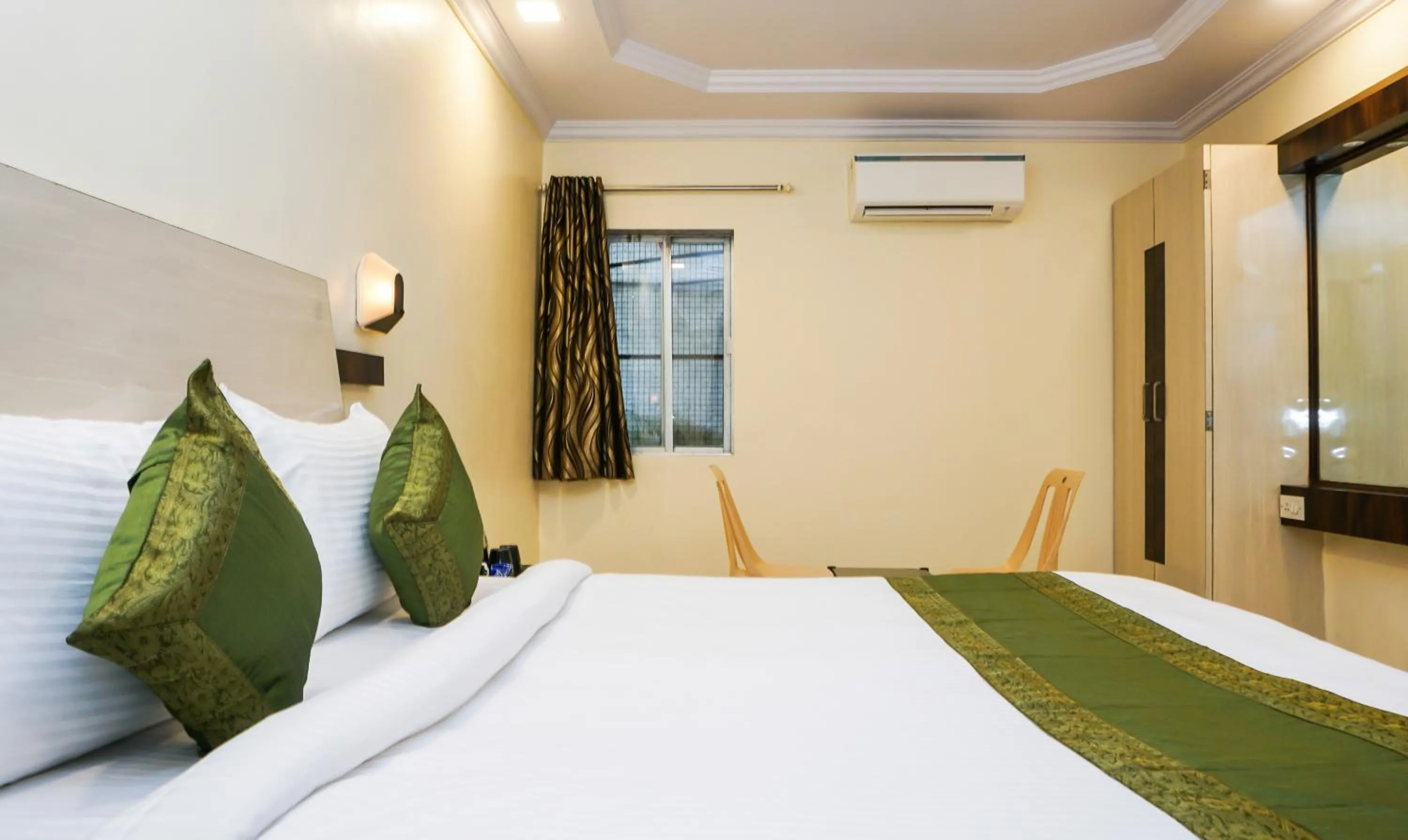 Bedroom, Bed in Treebo Hillway Inn Main Market