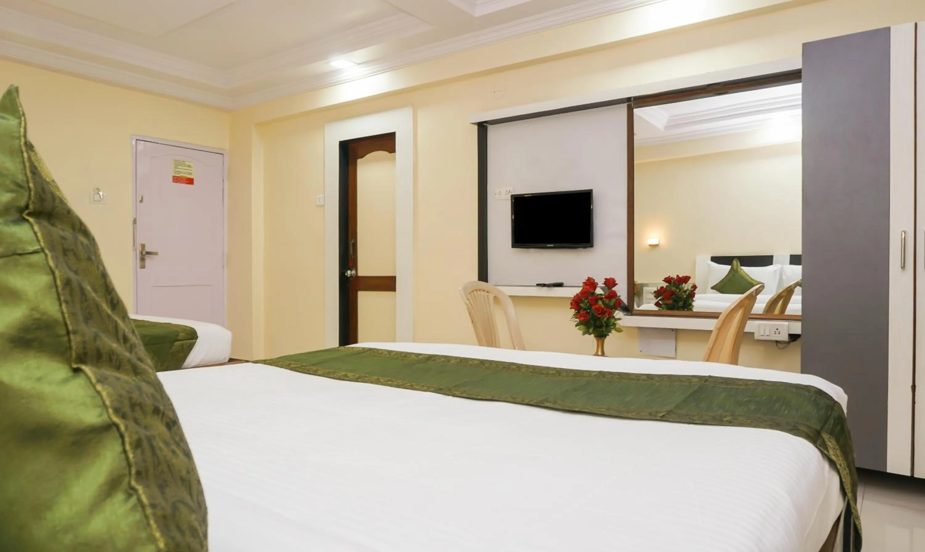 Bedroom, Bed in Treebo Hillway Inn Main Market