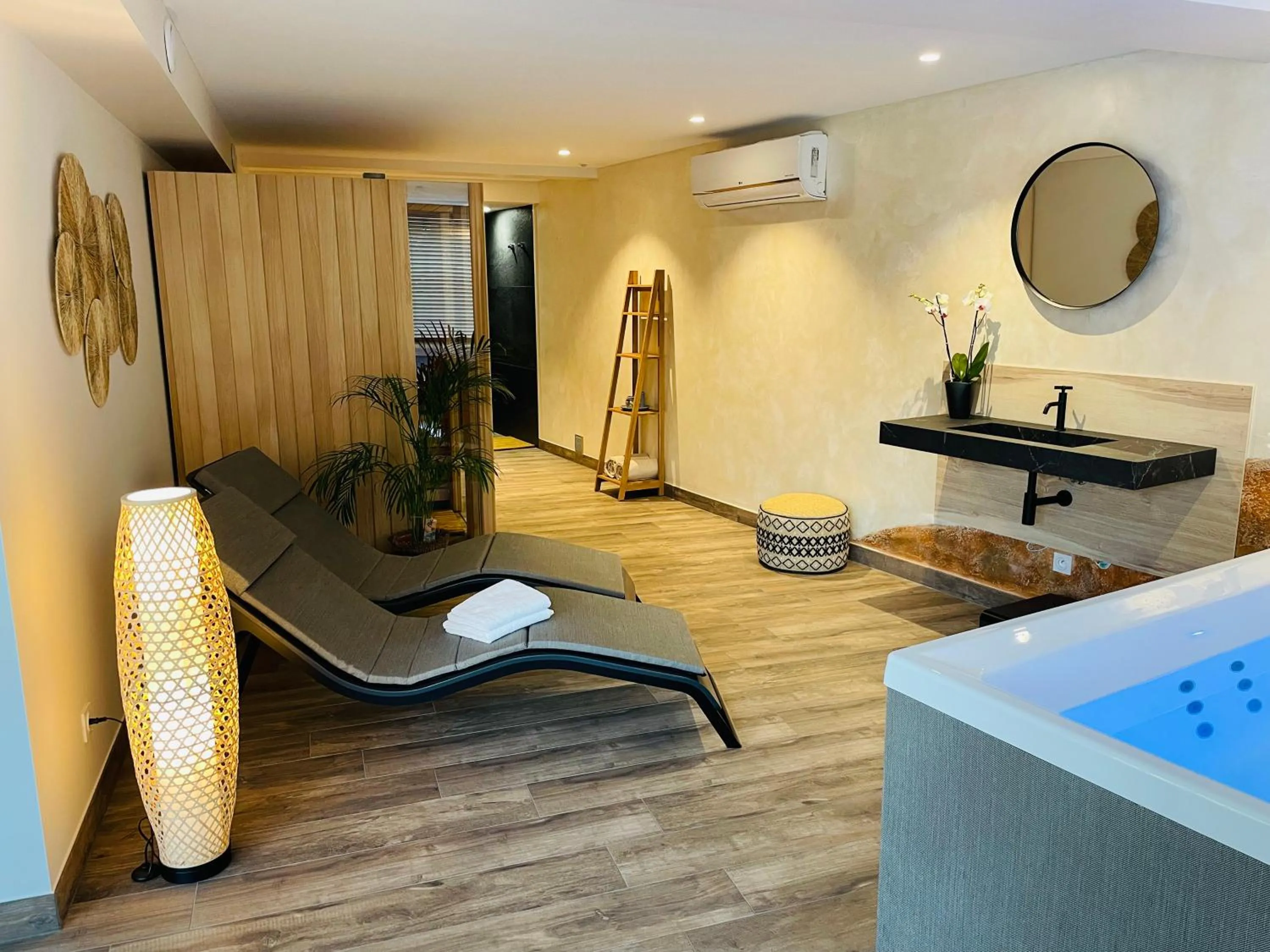 Spa and wellness centre/facilities in Maison d hotes Coeur de Village Alsace & spa