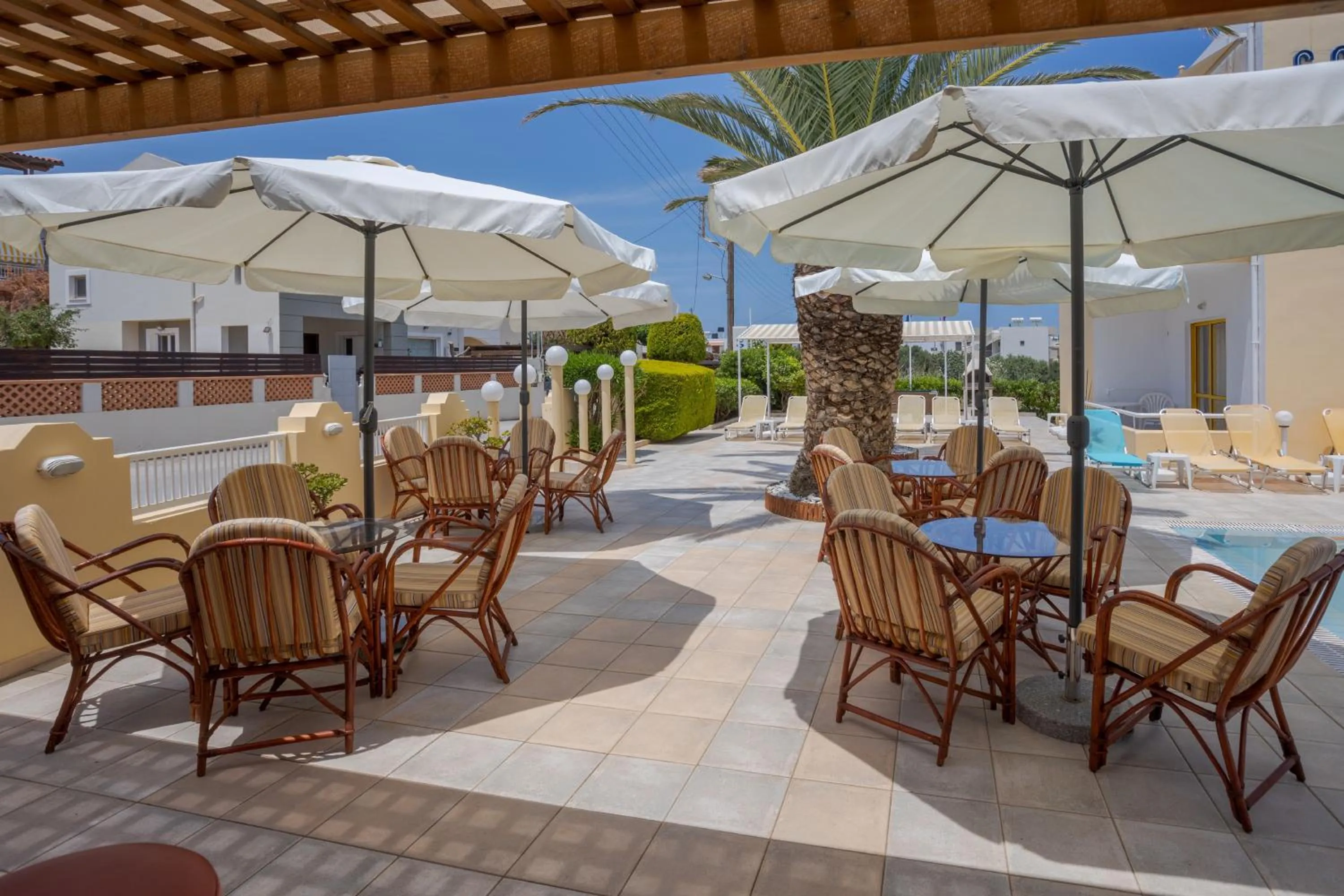 Cosmi Apts Gouves by Estia