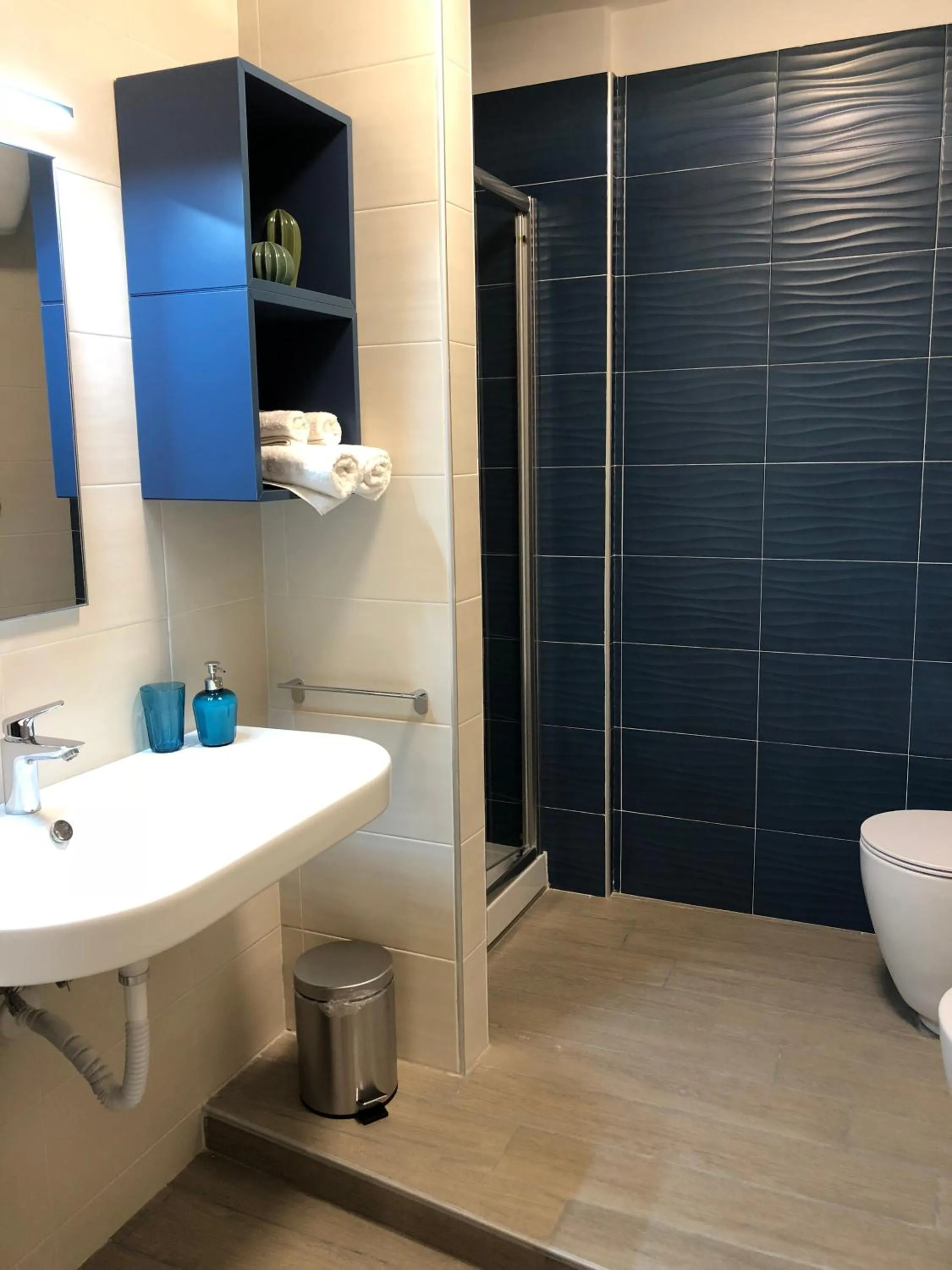 Shower in Napoli City Inn