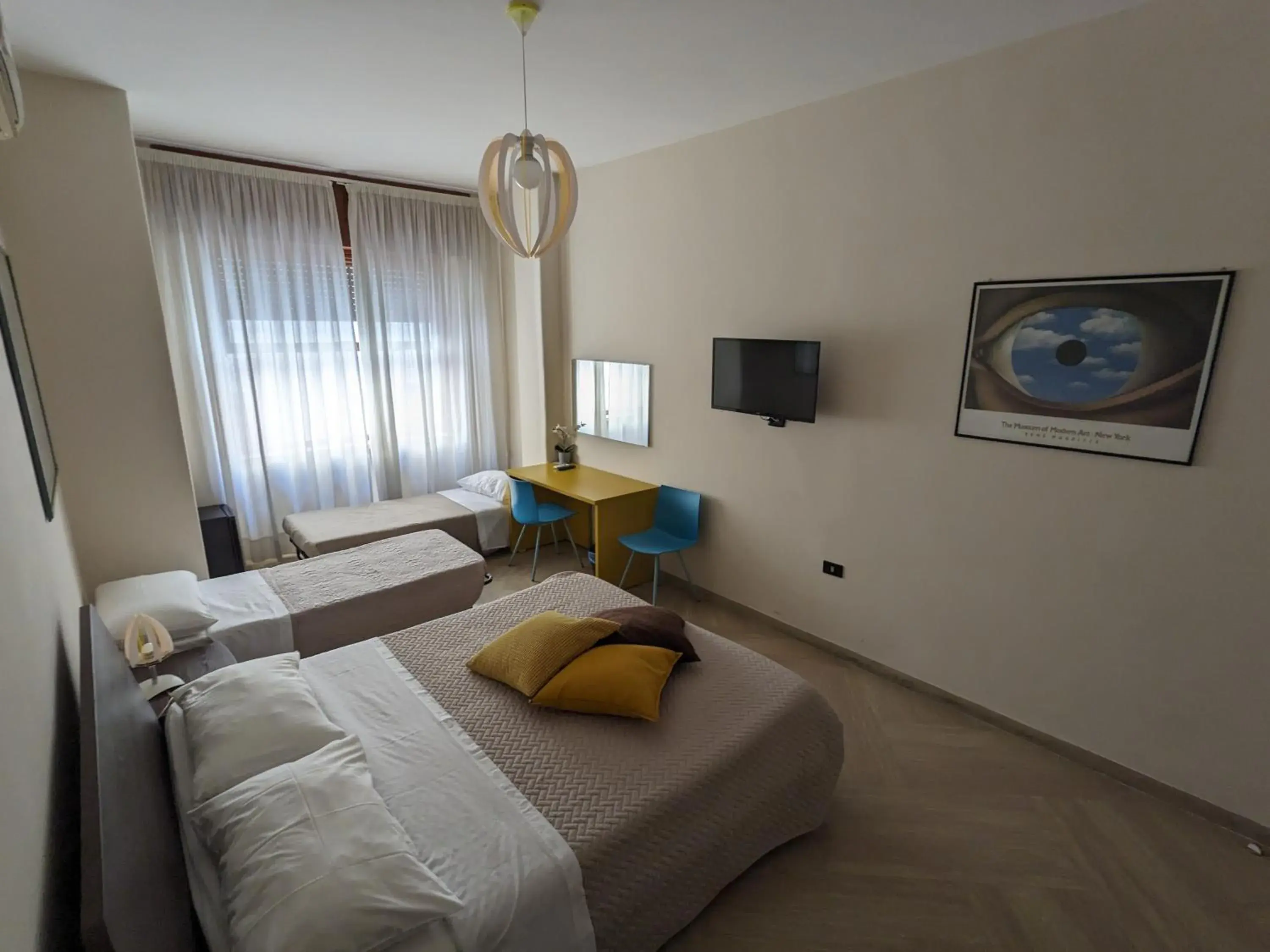 Double or Twin Room in Napoli City Inn Double or Twin Room in Napoli City Inn