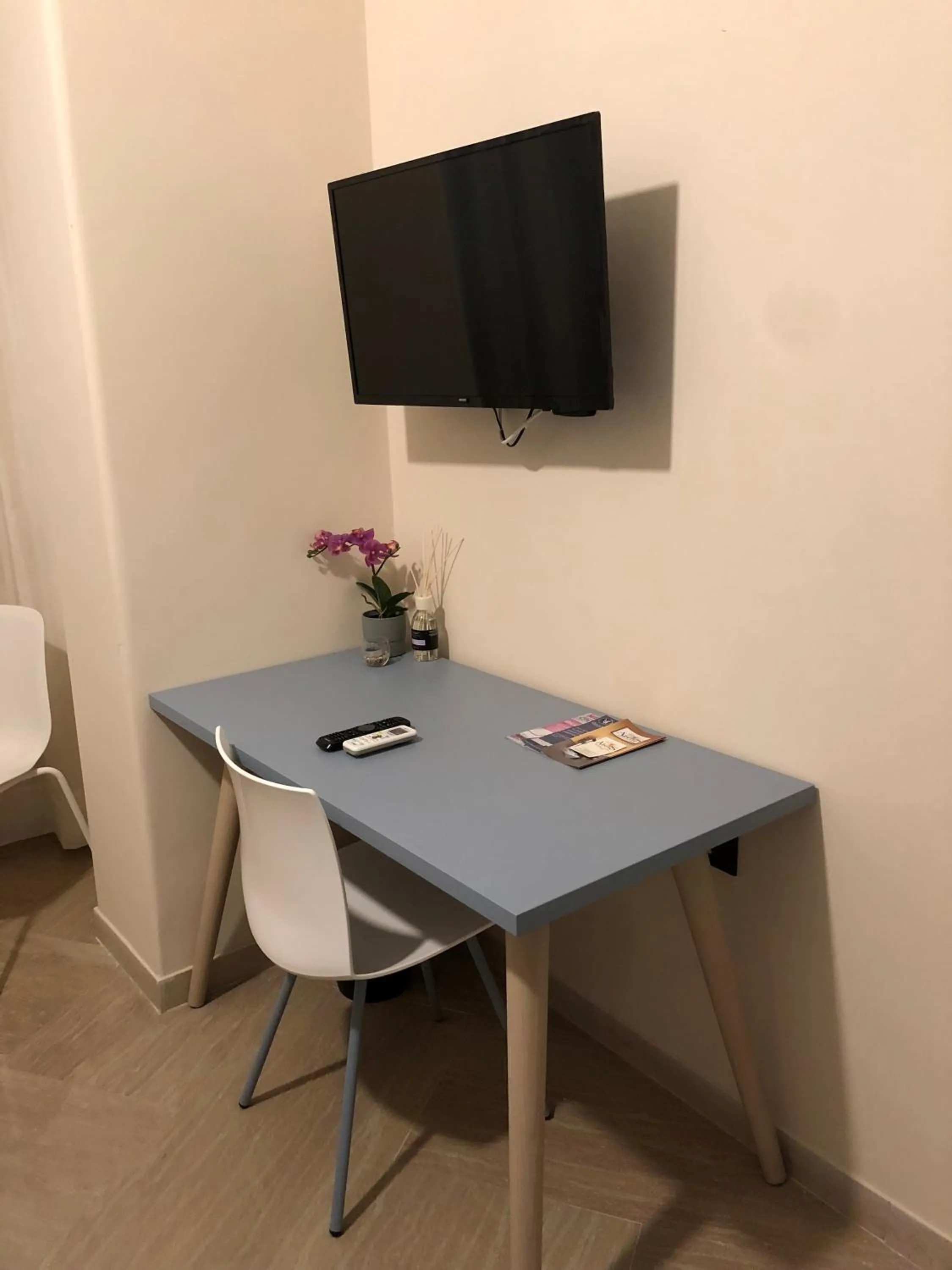 Photo of the whole room in Napoli City Inn