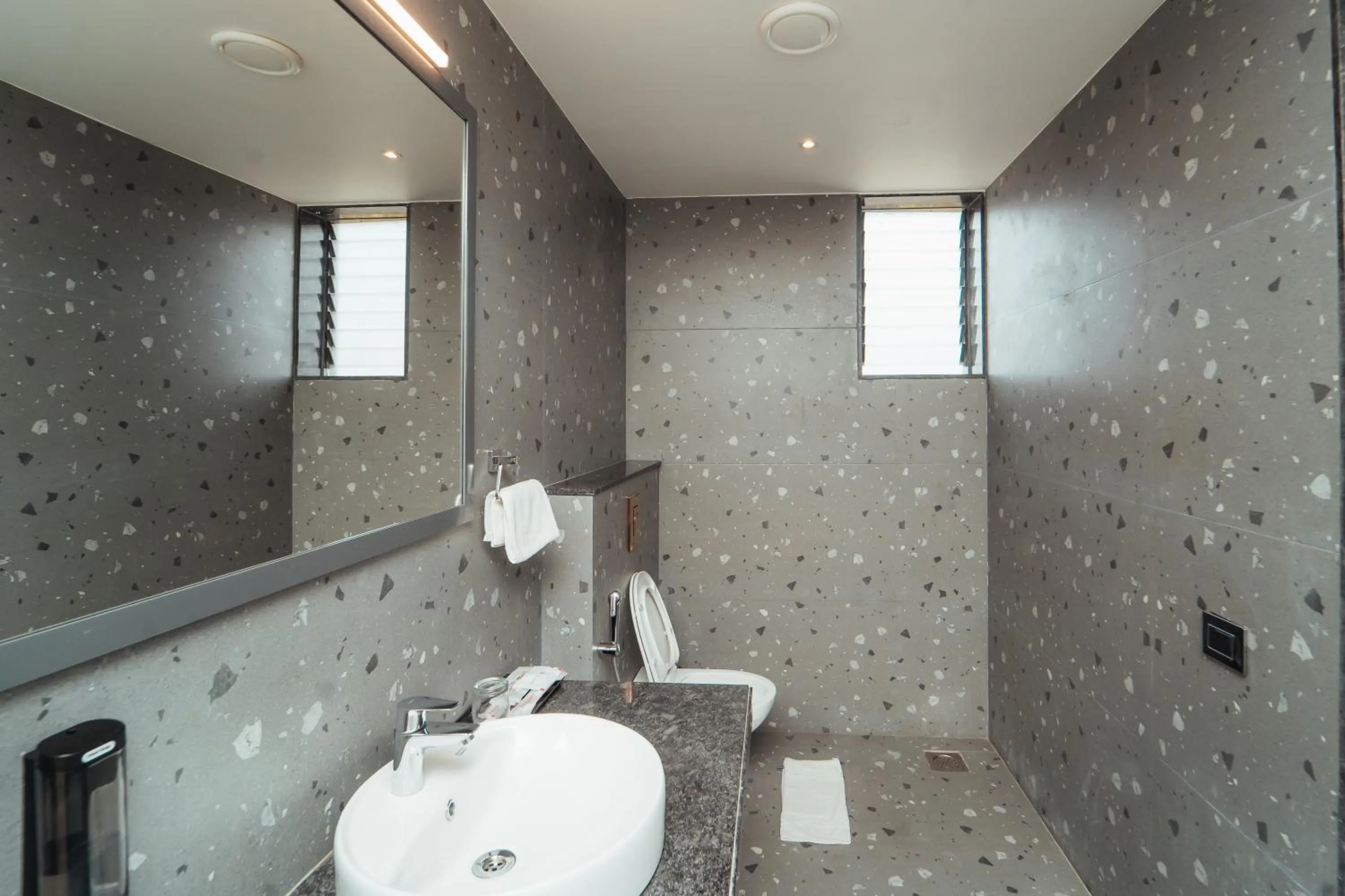 Mastiff Hotel Chinchwad by OTHPL