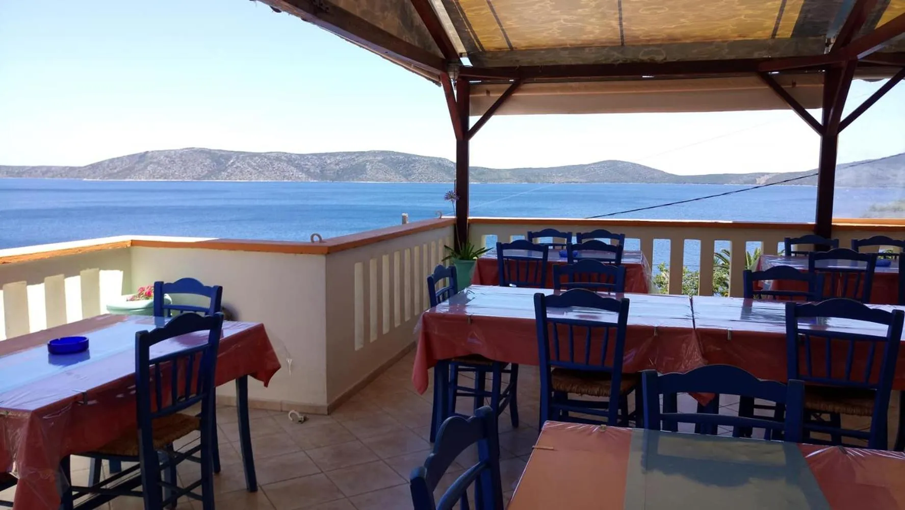 Restaurant/places to eat in Agnanti Hotel