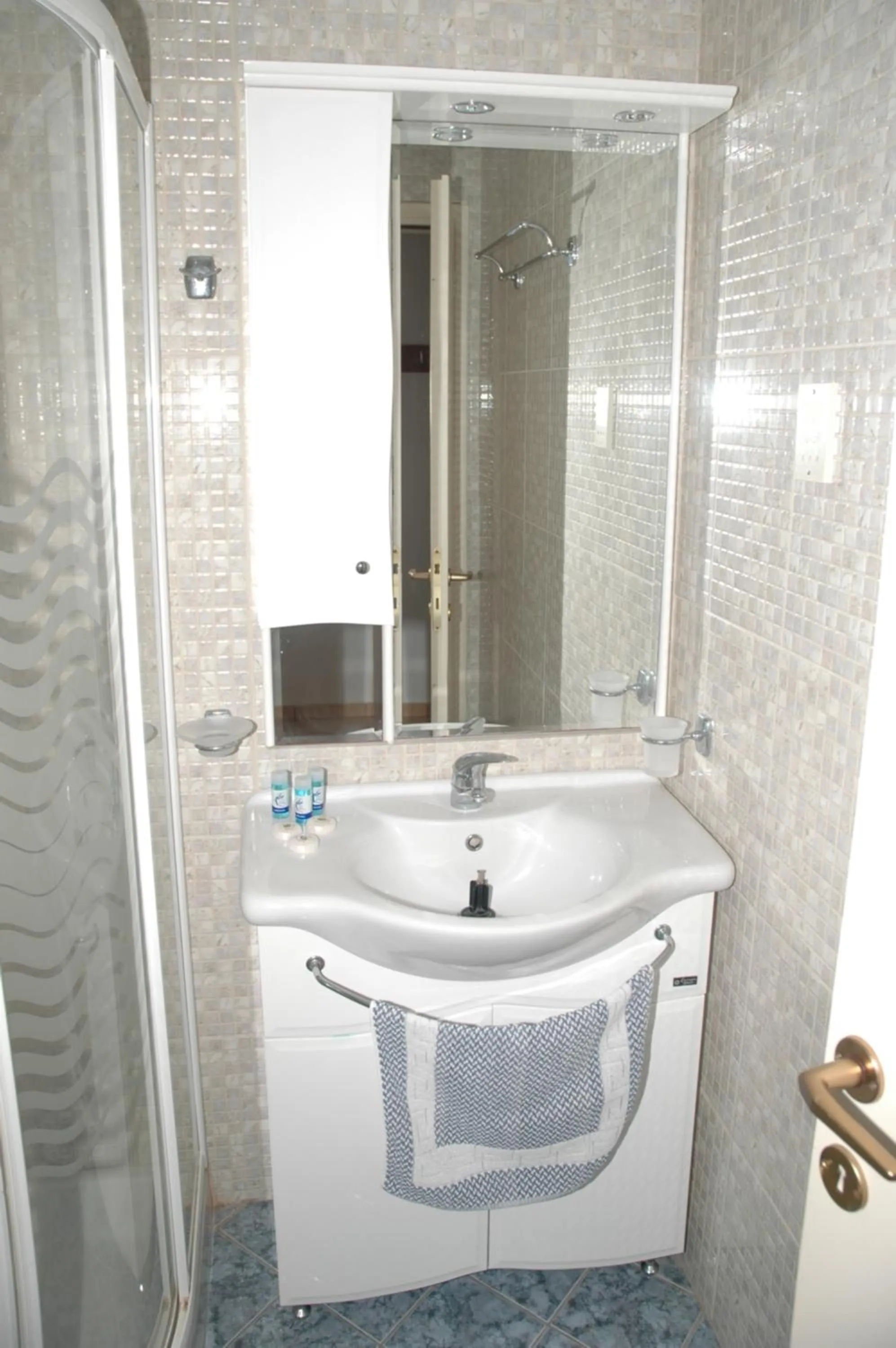 Bathroom in Agnanti Hotel