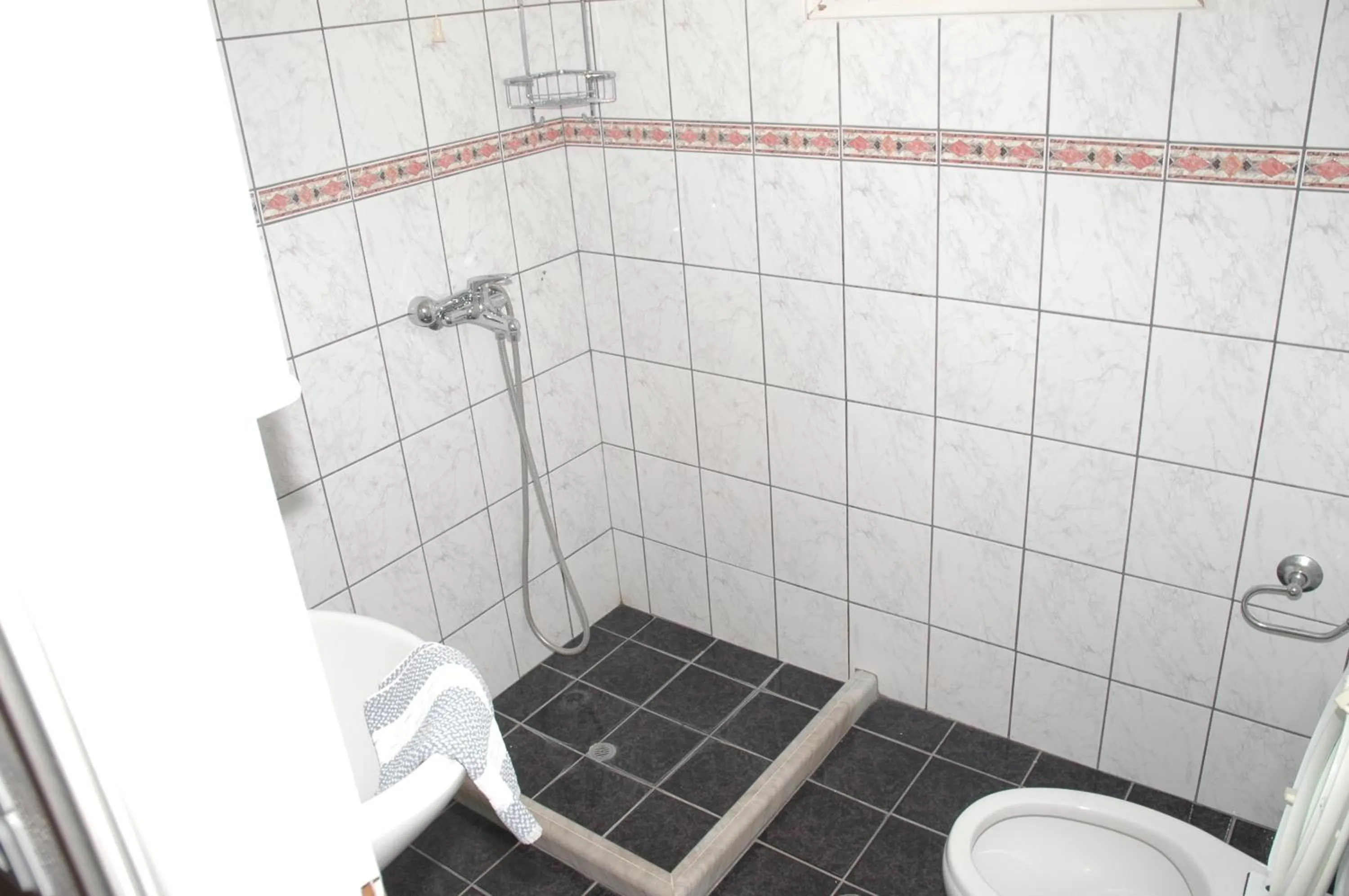 Bathroom in Agnanti Hotel