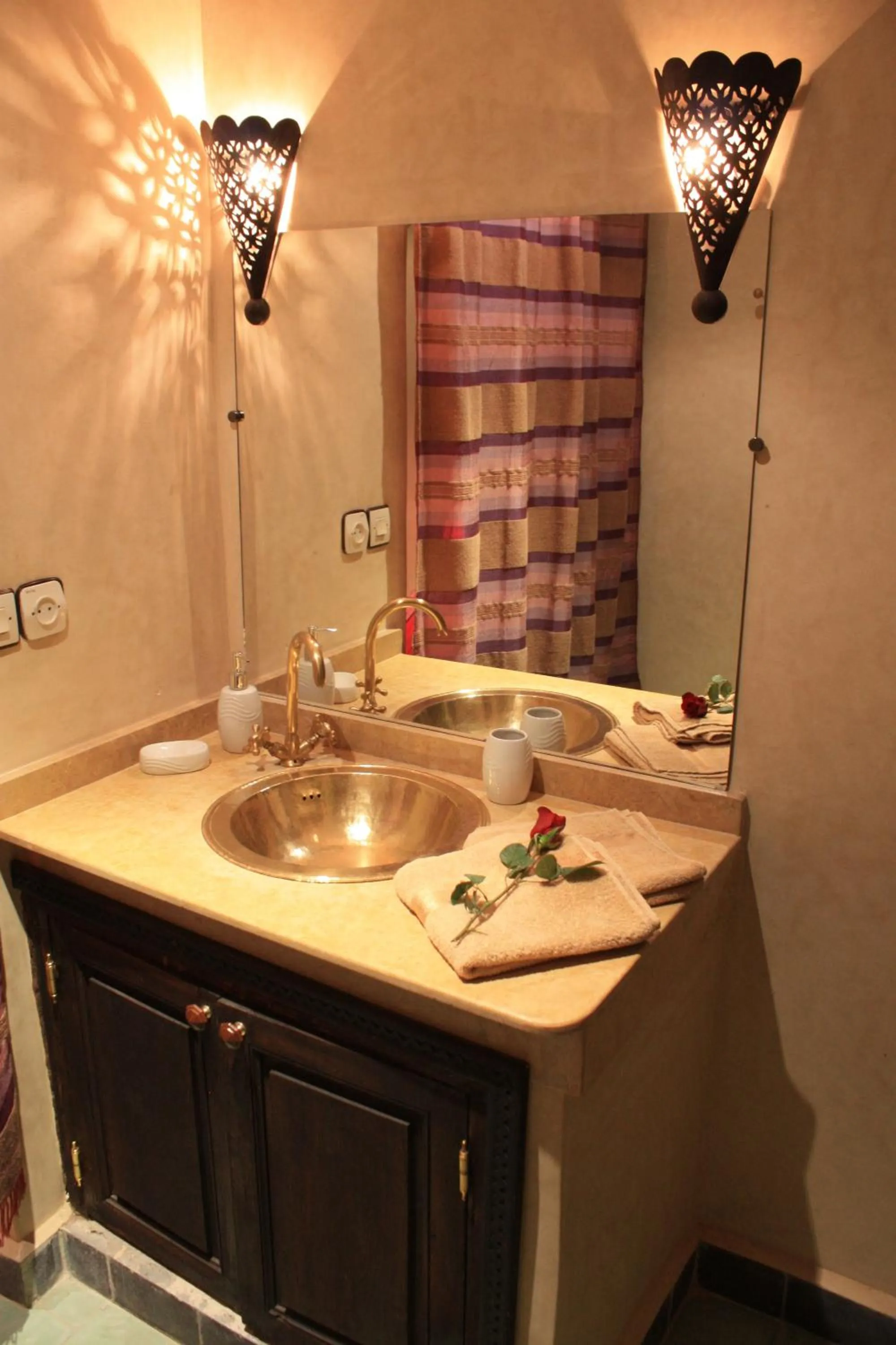 Shower in Dar Asdika