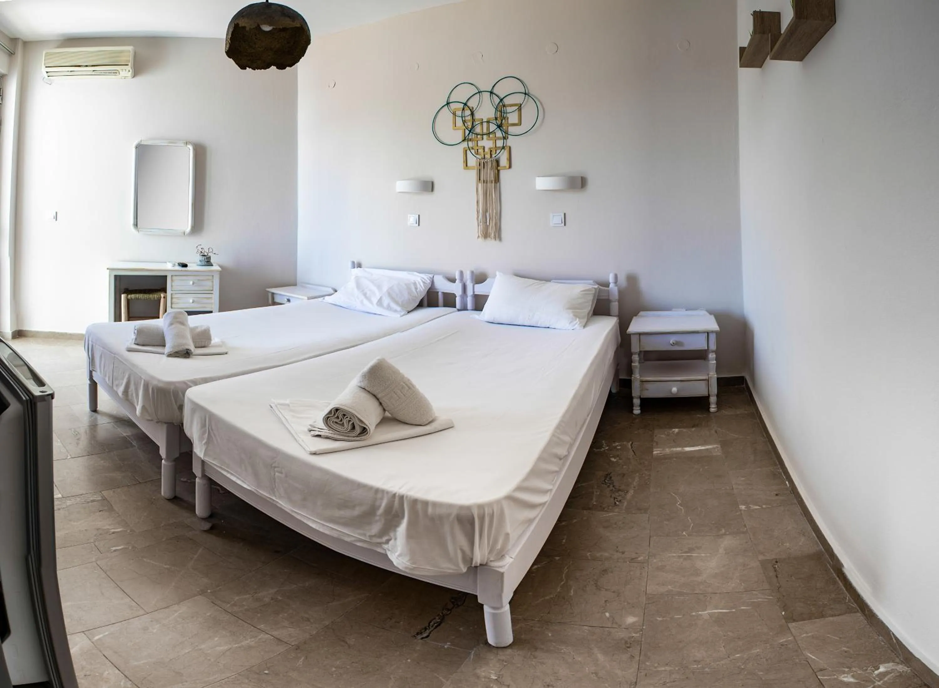 Photo of the whole room, Bed in Bob's Apartments