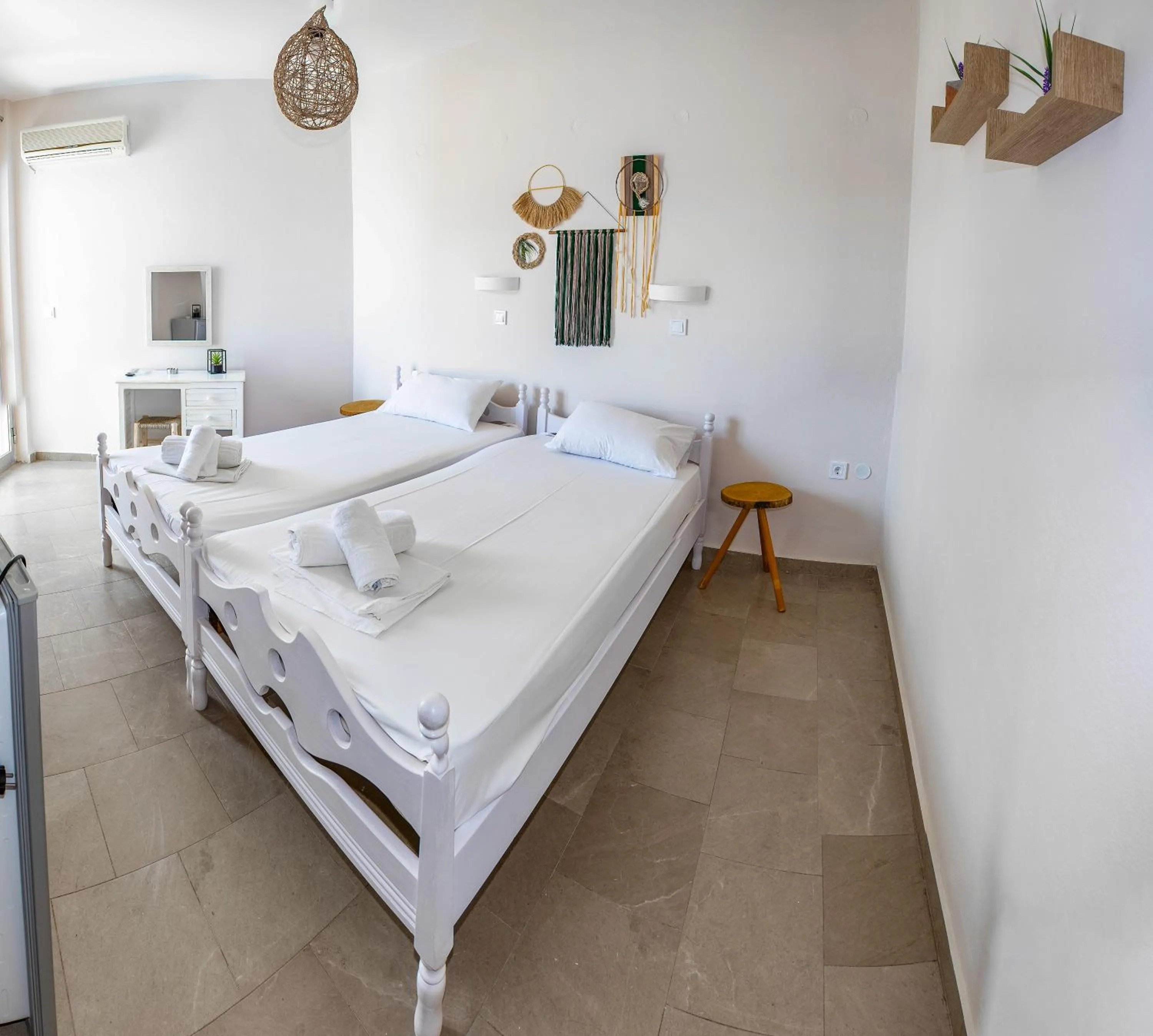 Photo of the whole room, Bed in Bob's Apartments