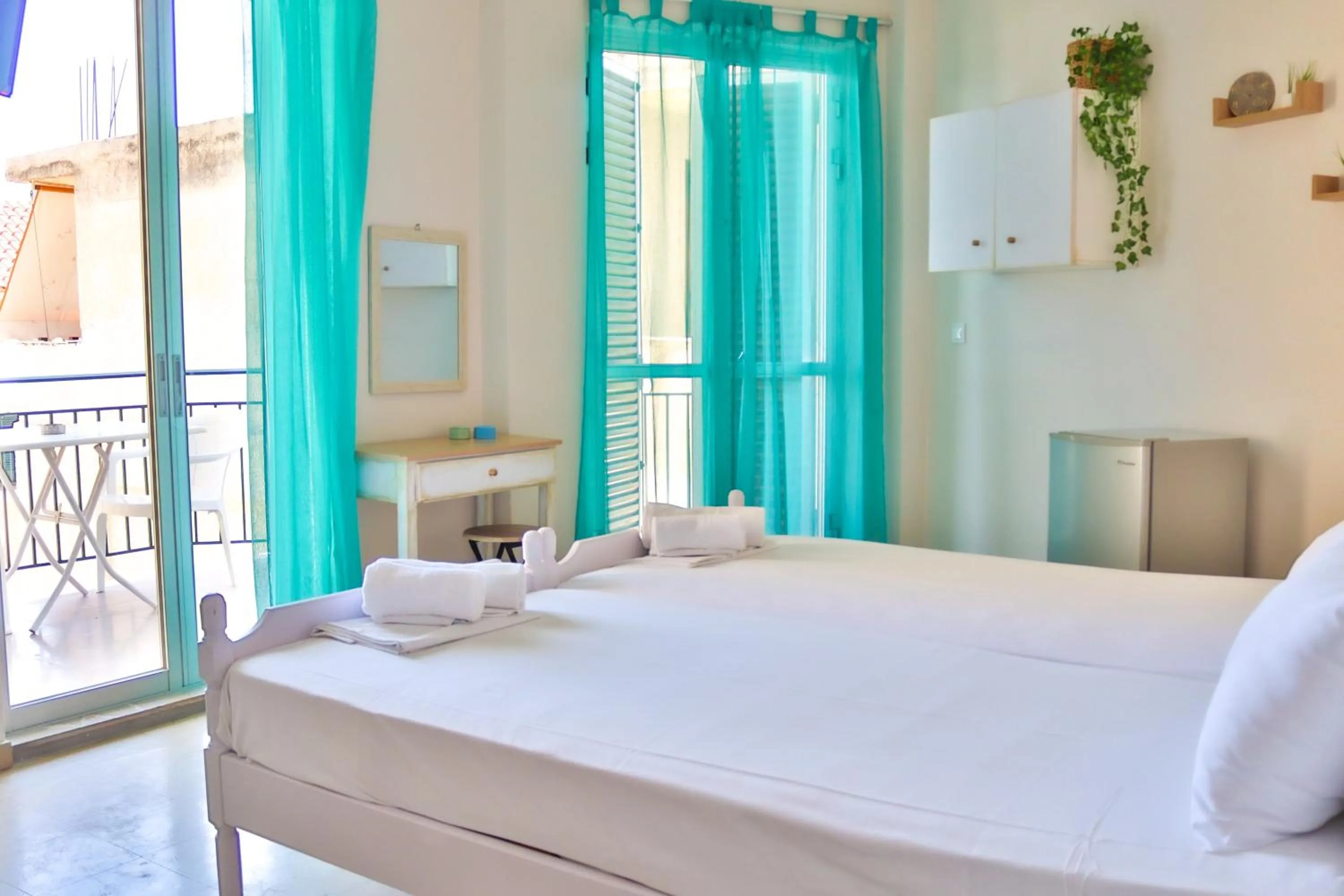 Photo of the whole room, Bed in Bob's Apartments